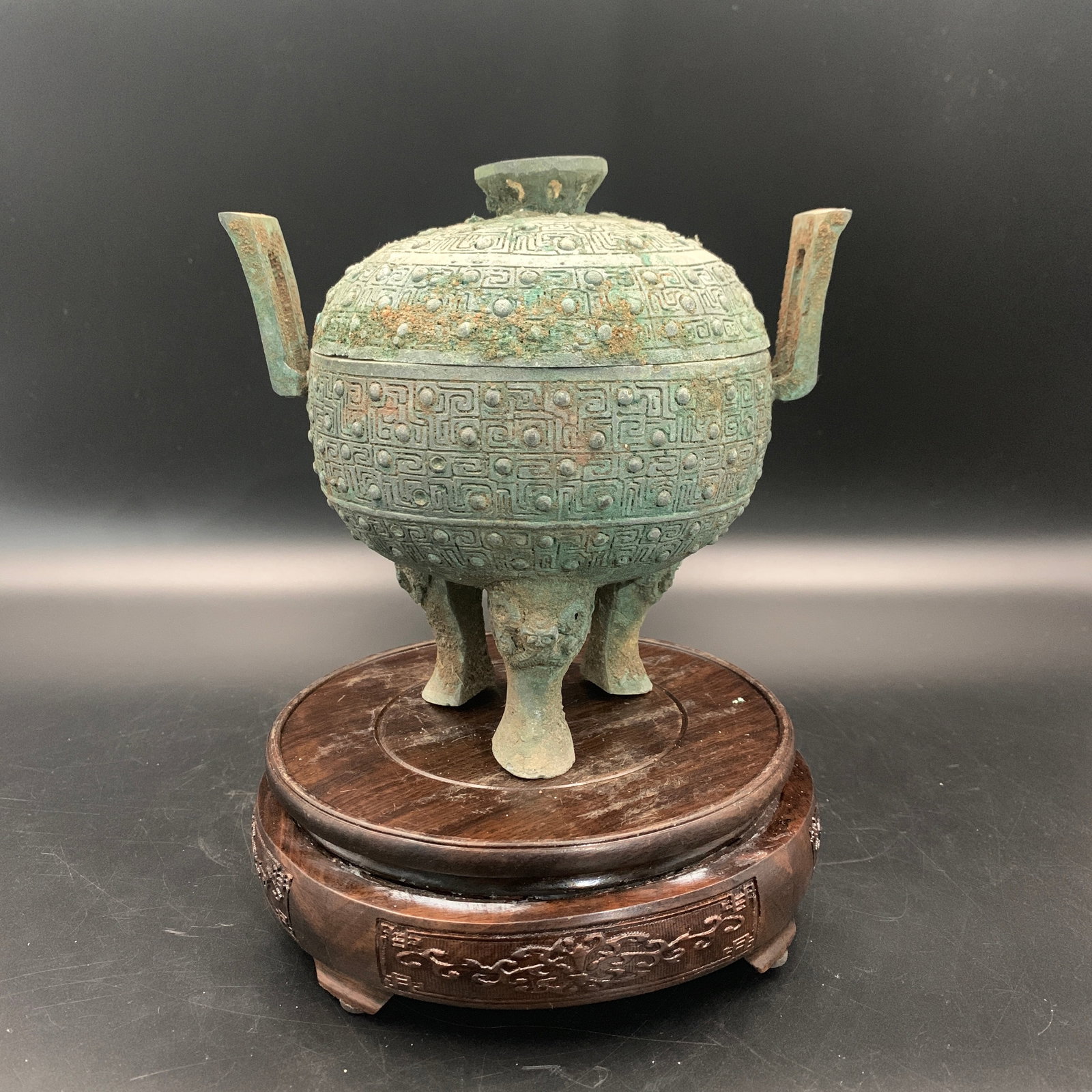 BRONZE COVERED RITUAL FOOD VESSEL DING CENSER