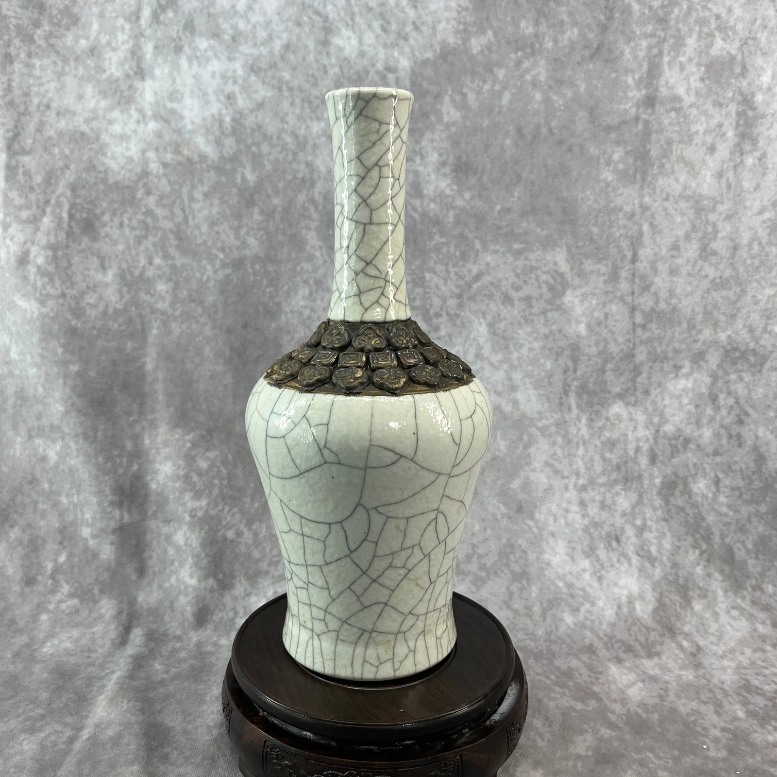 A FINE PORCELAIN MONOCHROME CRACKLE-GLAZED BOTTLE VASE