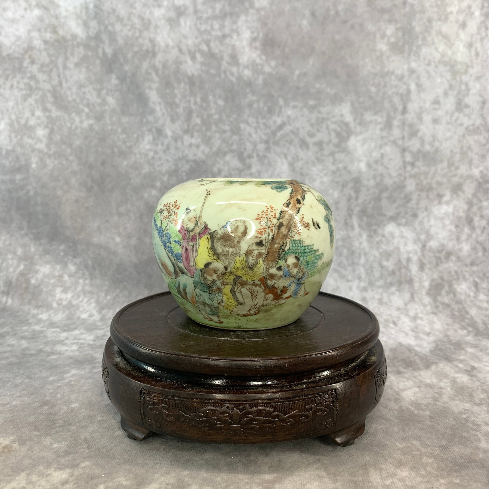 FAMILLE ROSE "SCHOLARS & ATTENDANTS" WATER POT