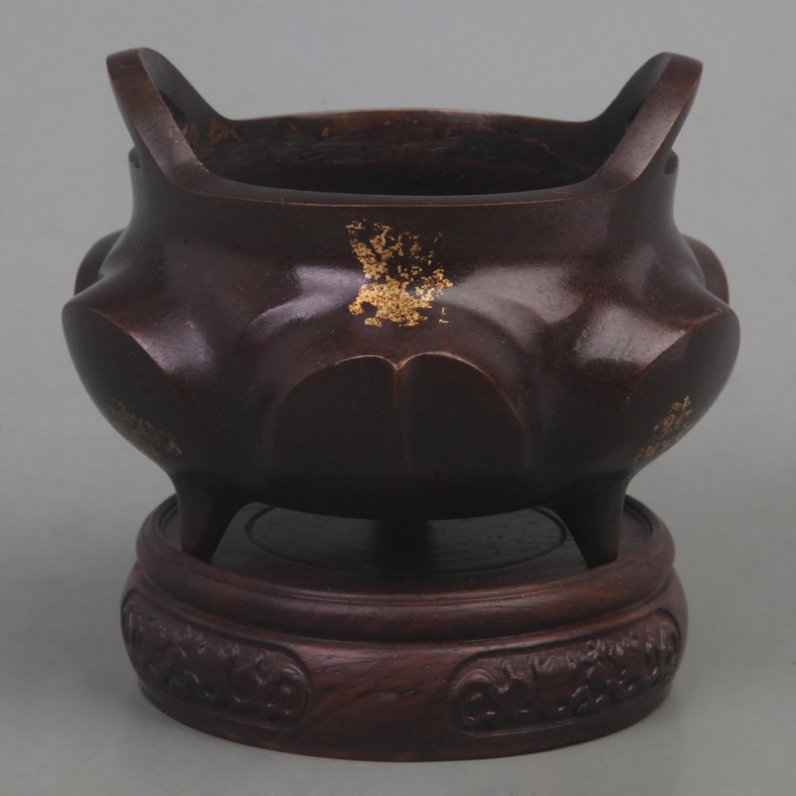 A FINE XUAN DE STYLE THREE FOOT BRONZE CENSER: Ming Dynasty Style; Diameter: 4.5 inch; High: 3.1 inch; . Wooden base for display only