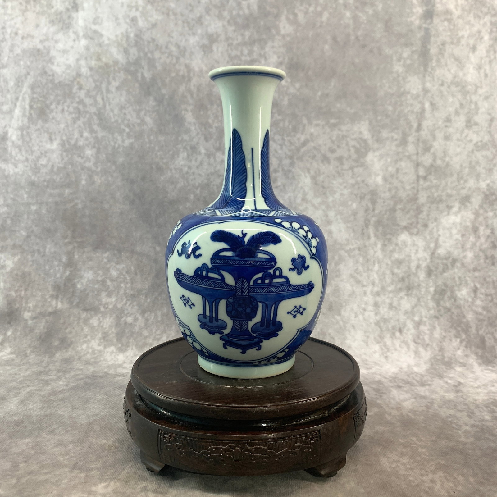 BLUE AND WHITE "PRECIOUS OBJECTS" PATTERN PORCELAIN VASE - 2