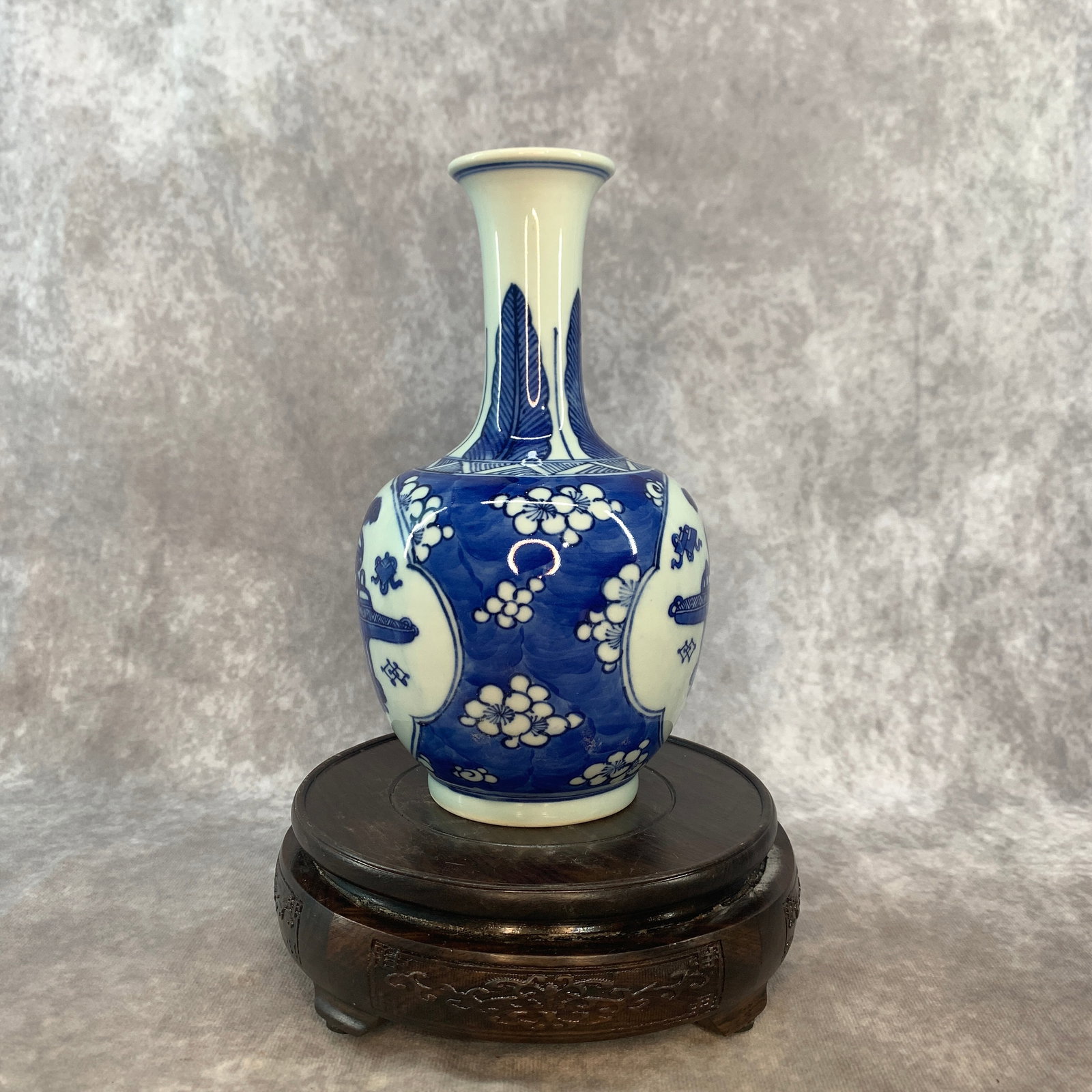 BLUE AND WHITE "PRECIOUS OBJECTS" PATTERN PORCELAIN VASE - 3