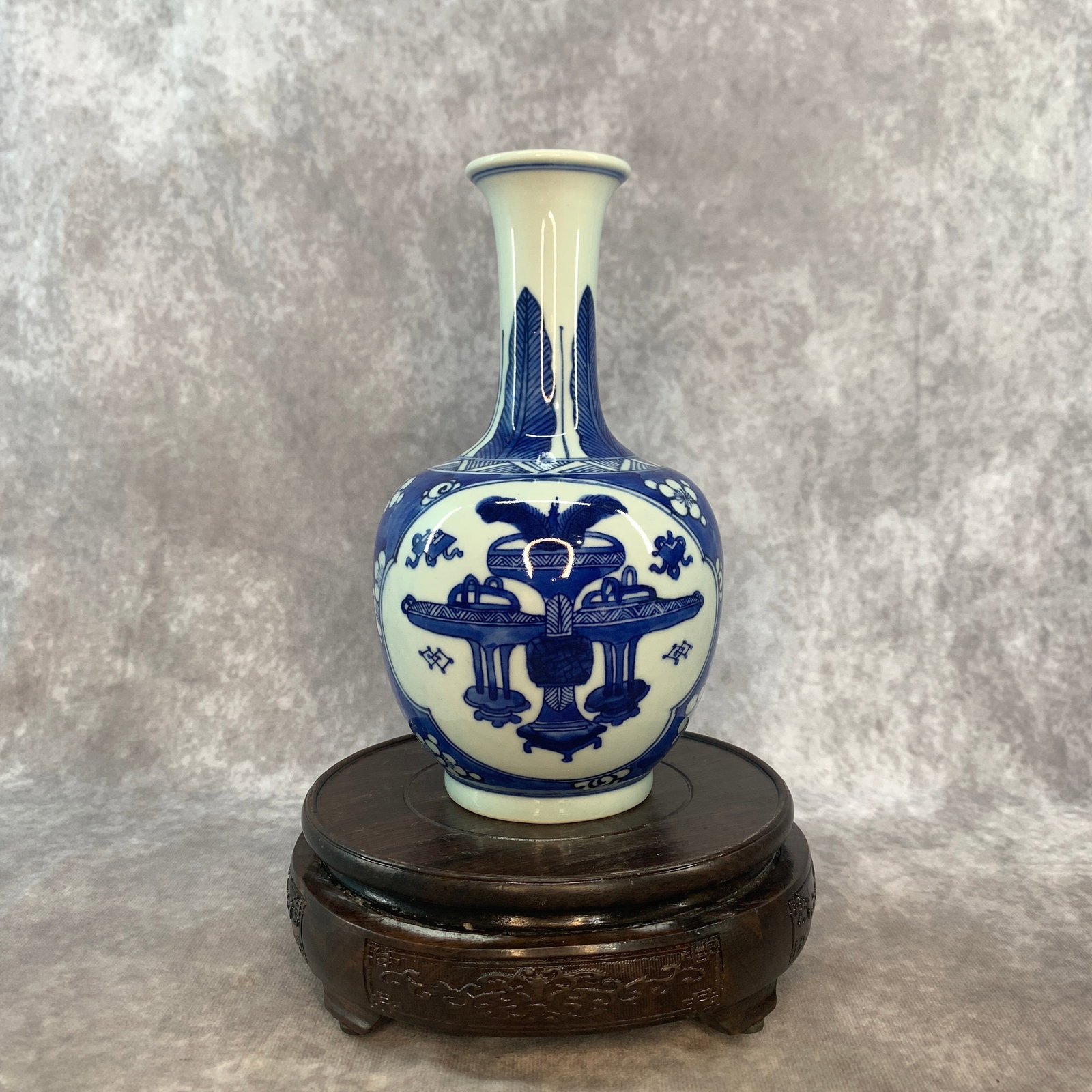 BLUE AND WHITE "PRECIOUS OBJECTS" PATTERN PORCELAIN VASE - 4