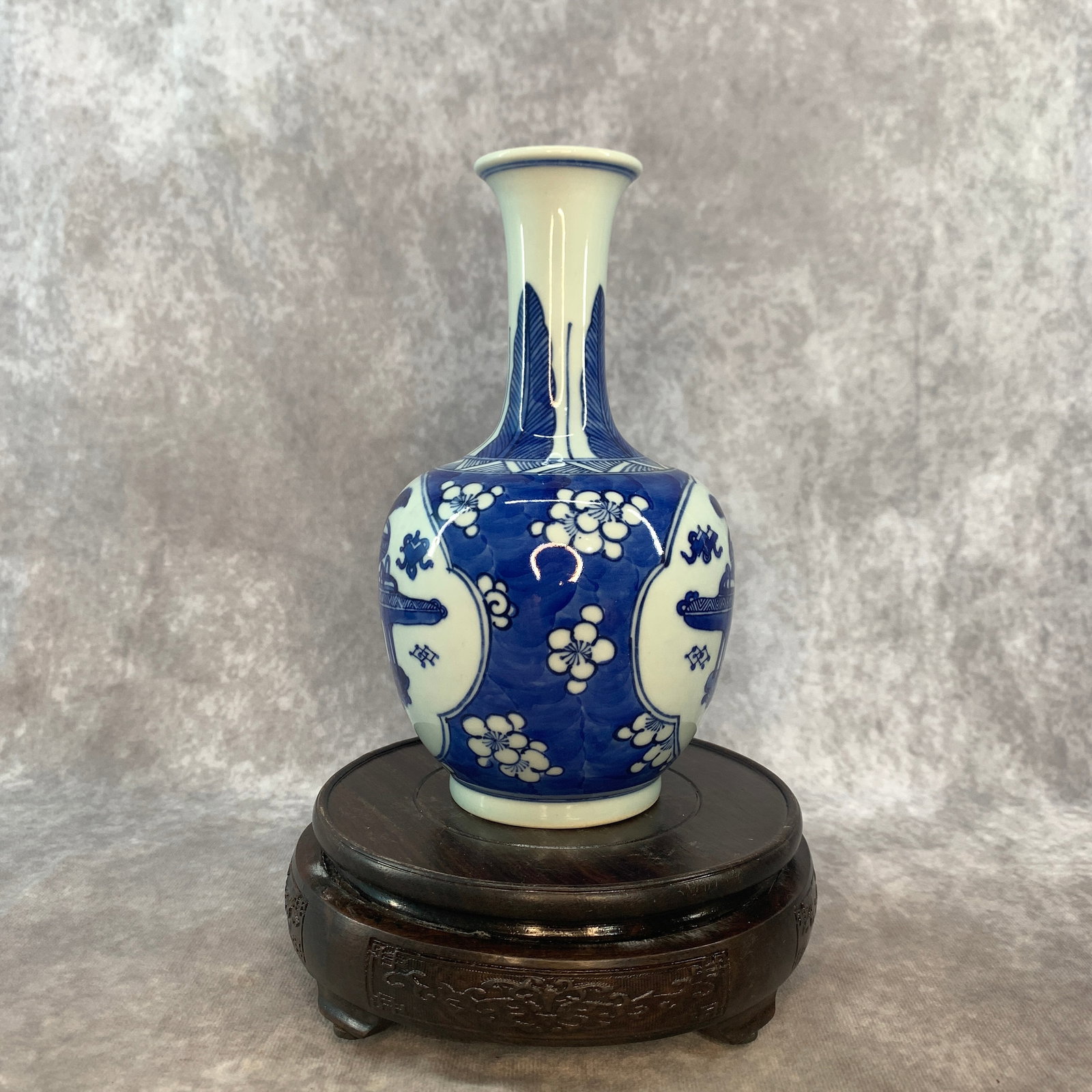 BLUE AND WHITE "PRECIOUS OBJECTS" PATTERN PORCELAIN VASE - 5