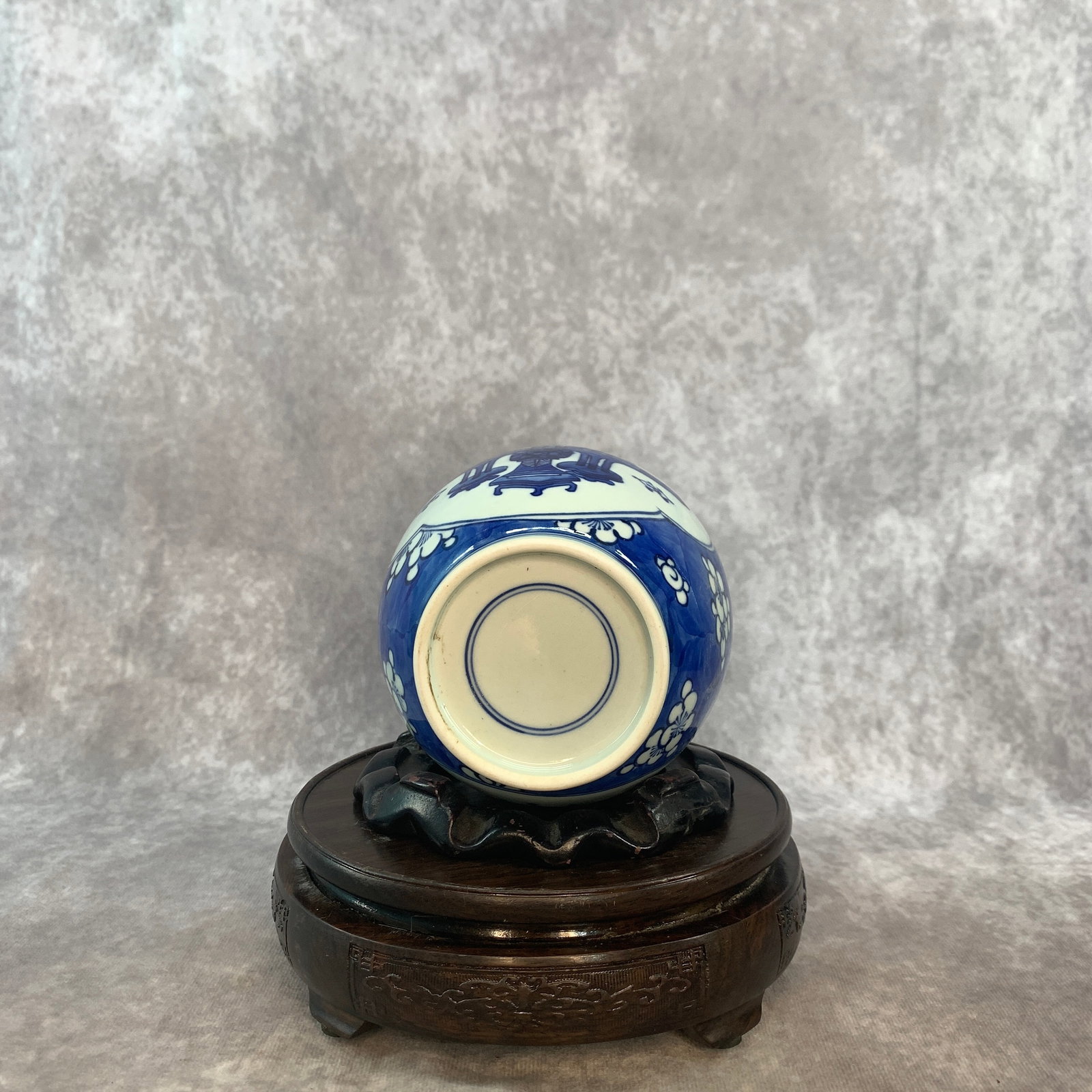 BLUE AND WHITE "PRECIOUS OBJECTS" PATTERN PORCELAIN VASE - 6