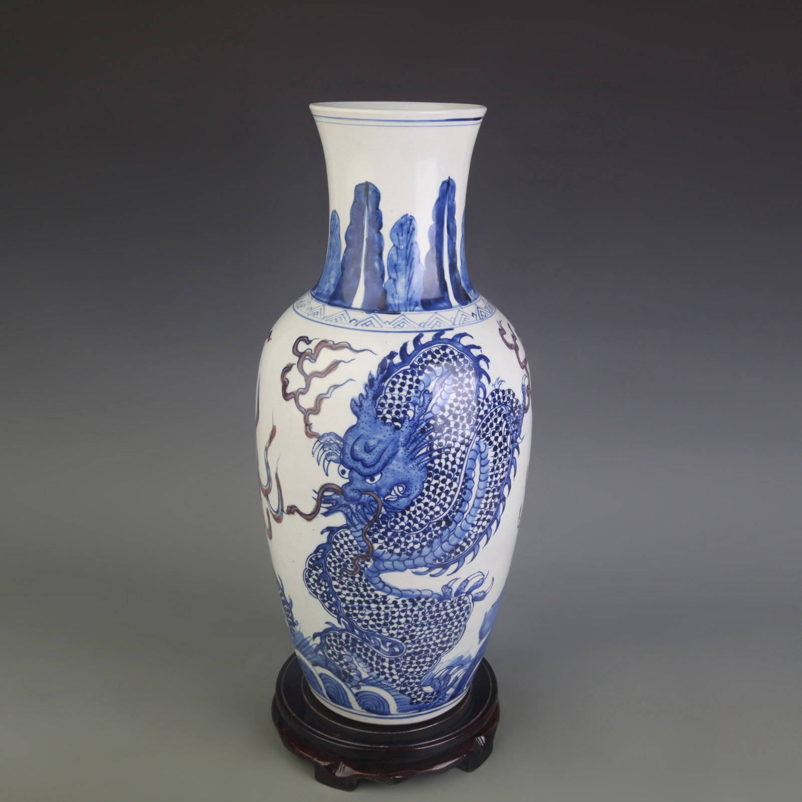 A LARGE BLUE AND WHITE AND UNDERGLAZE RED VASE WITH DRAGON MOTIF