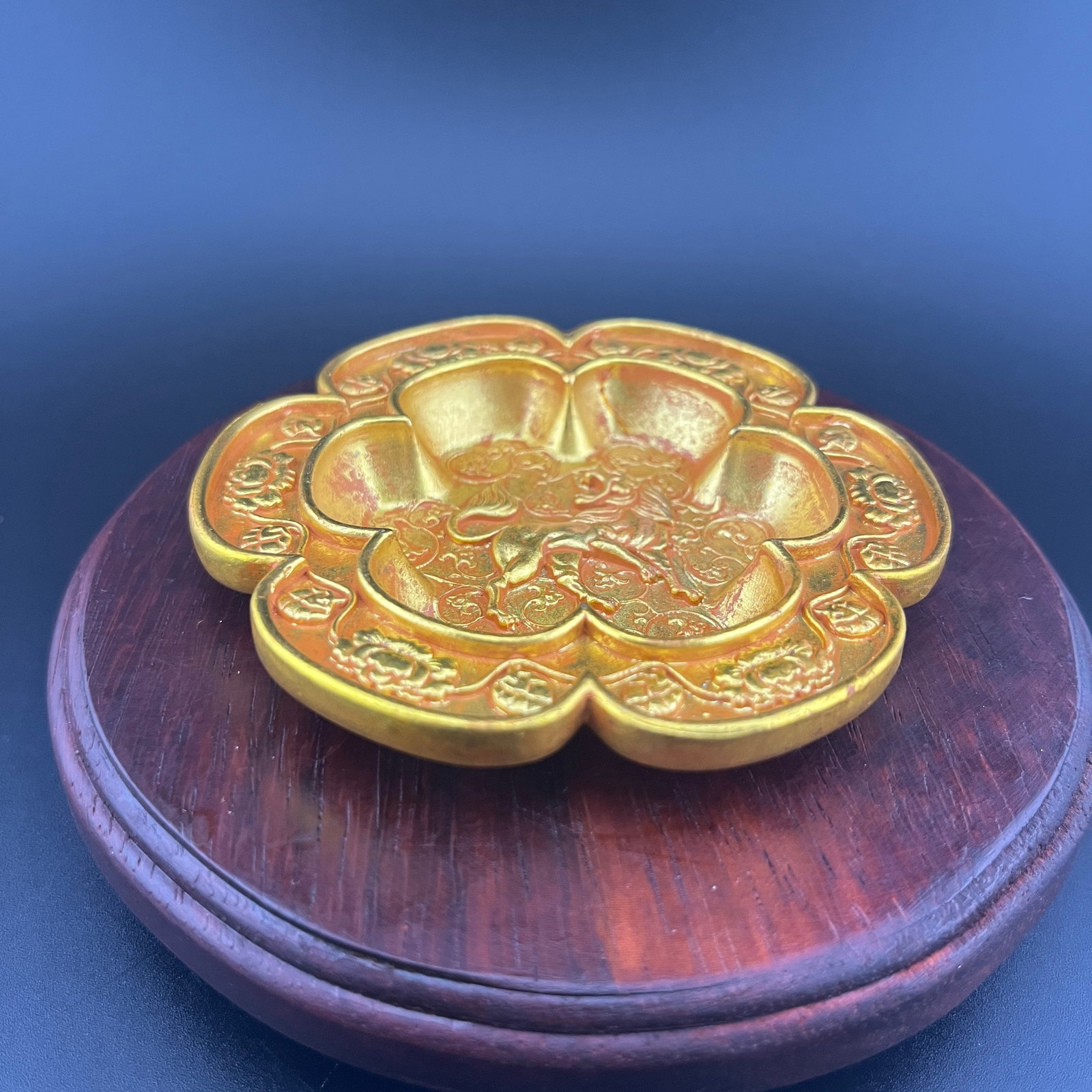 GILT-METAL LOBED LOTUS SCHOLAR'S TRAY