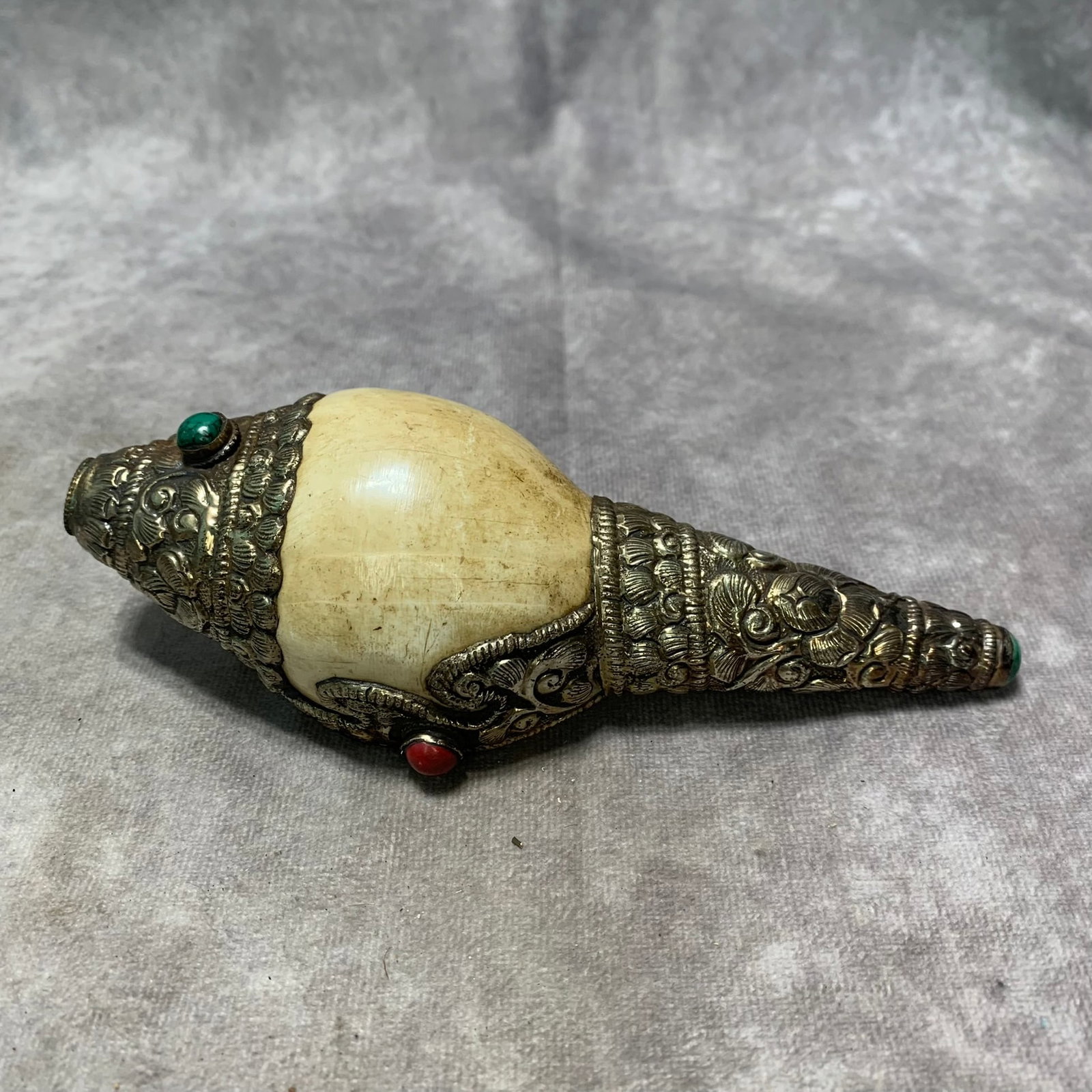 TIBETAN BUDDHIST SILVER-MOUNTED CONCH WITH GEMSTONE INLAY