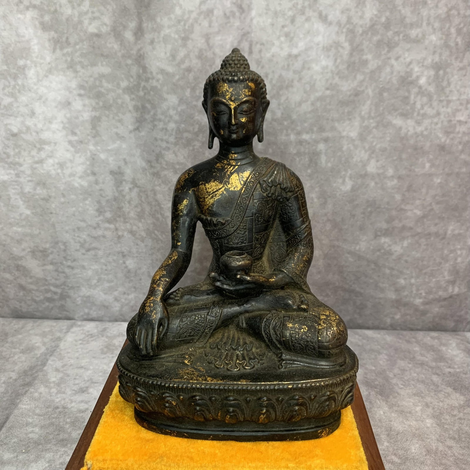 A FINE BRONZE GAUTAMA BUDDHA STATUE: 20th Century; High: 7.9 inch; Width: 5.3 inch; Long: 3.2 inch; . Wooden base for display only