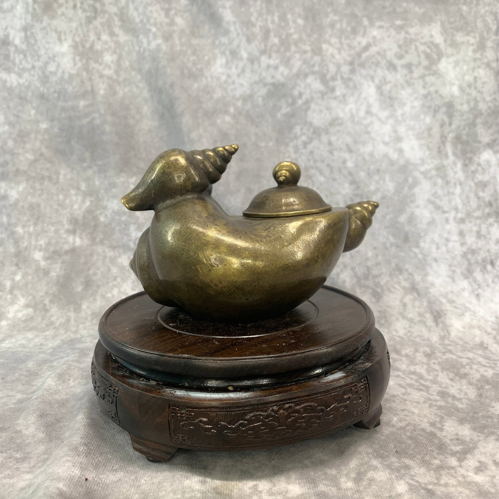 A FINE BRONZE CONCH SHELL-FORM TEAPOT - 3