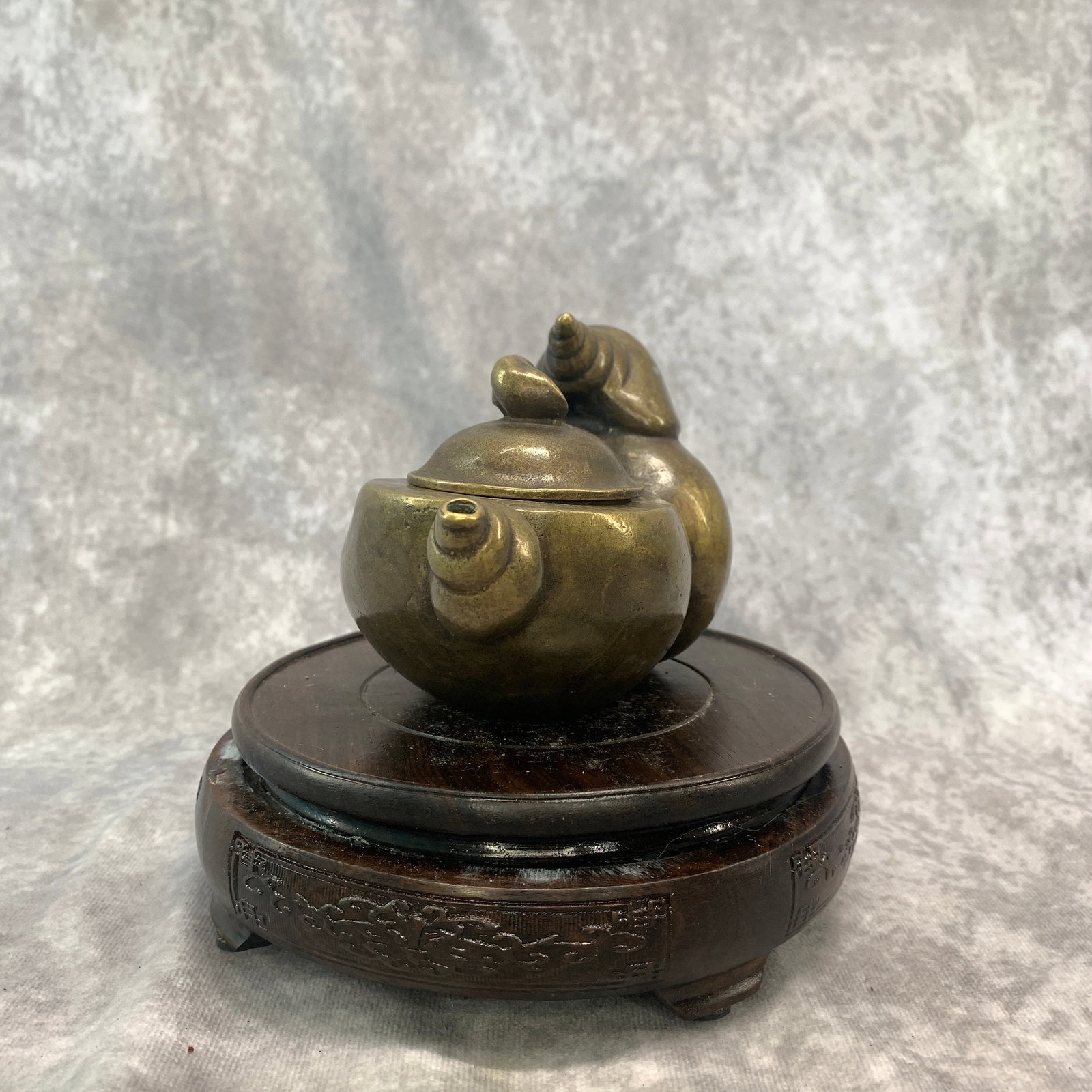 A FINE BRONZE CONCH SHELL-FORM TEAPOT - 4