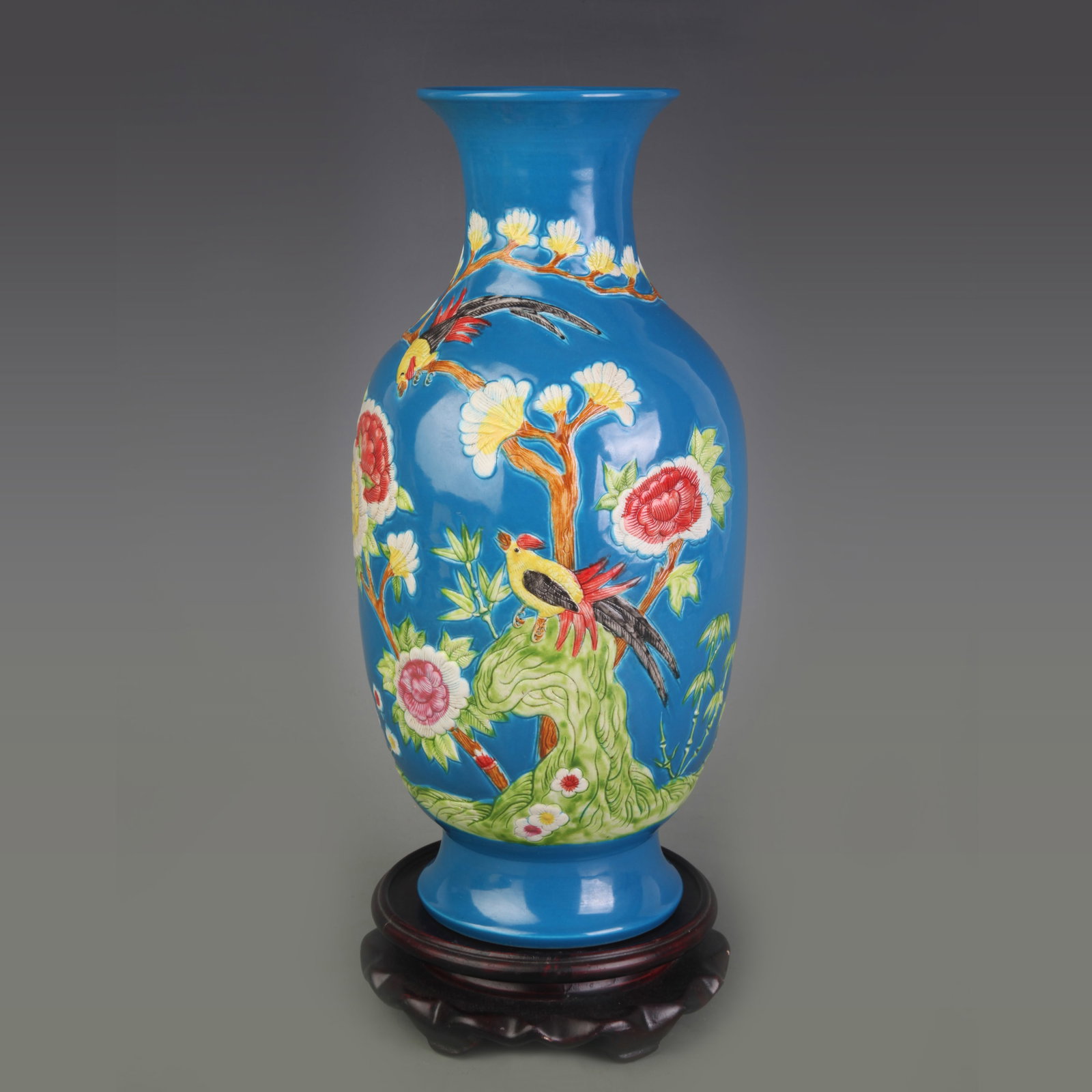 A FINE FAMILLE ROSE BIRD AND FLOWER PATTERN PORCELAIN VASE: Qing Dynasty Qian Long Period; Diameter: 3.6 inch; High: 11.1 inch. Wooden base for display only