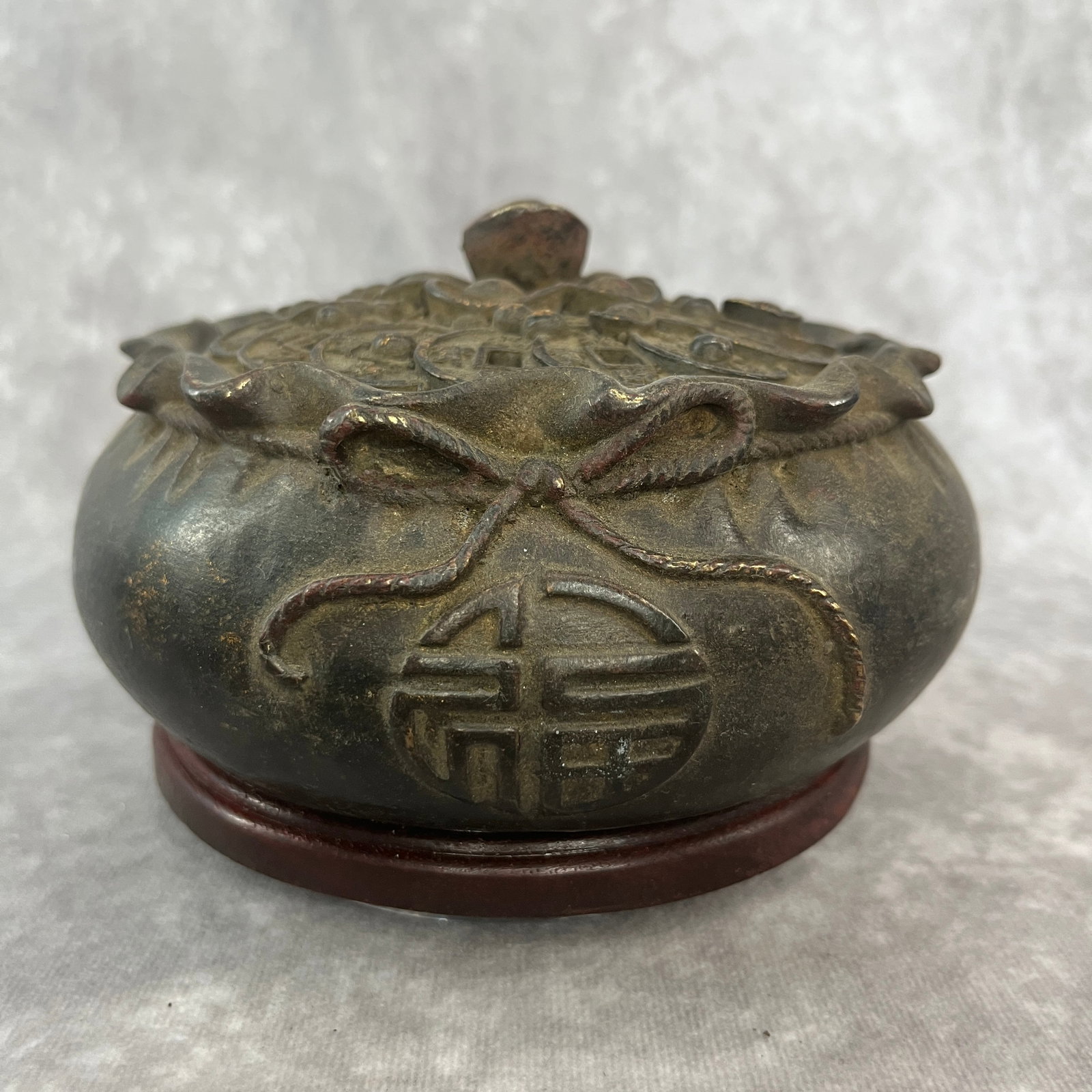 A FINE BRONZE AUSPICIOUS MONEY BAG SHAPED INCENSE BURNER
