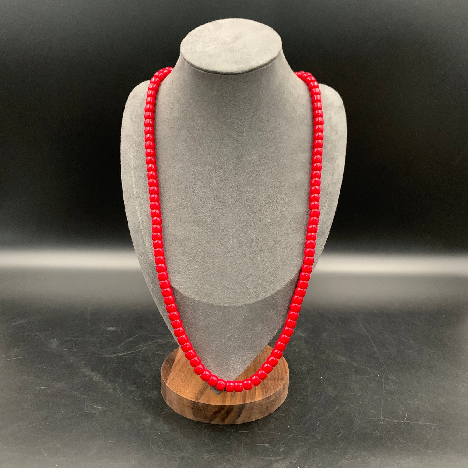 VIBRANT NAN HONG AGATE STONE BEAD NECKLACE: Modern; ; Long: 14.5 inch; Diameter: 0.3 inch; . Wooden base for display only