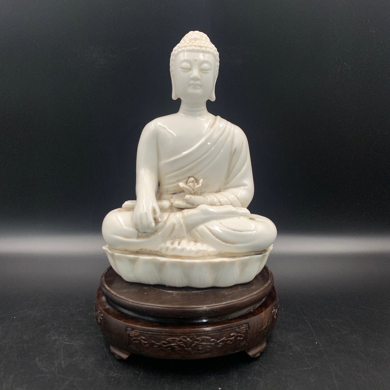 DEHUA-STYLE CREAM-GLAZED SEATED BUDDHA