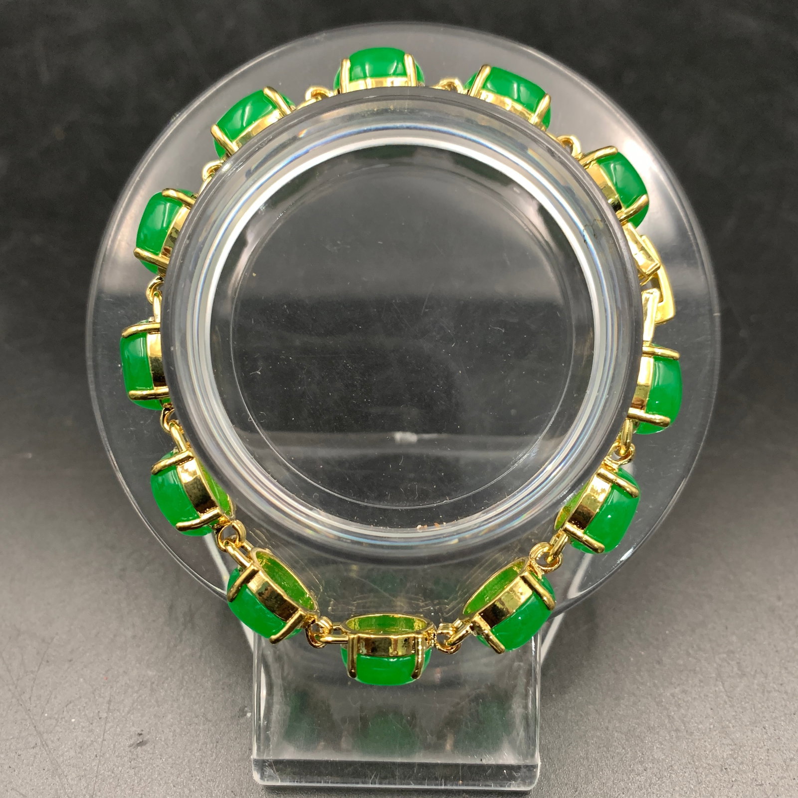 A FINE JADEITE BEAD BRACELET - 2