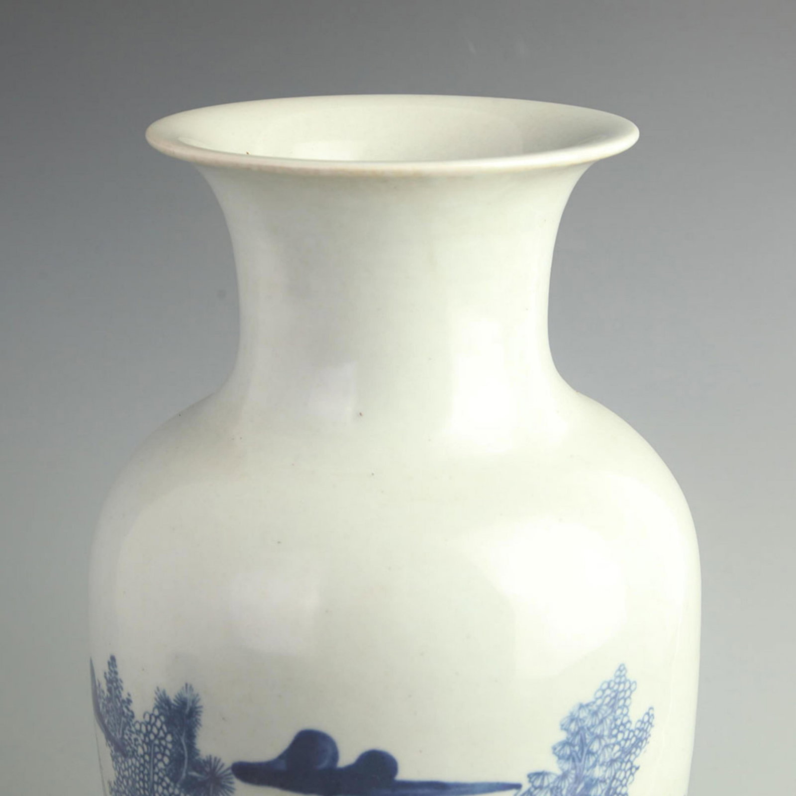 BLUE AND WHITE LANDSCAPING PATTERN VASE - 2