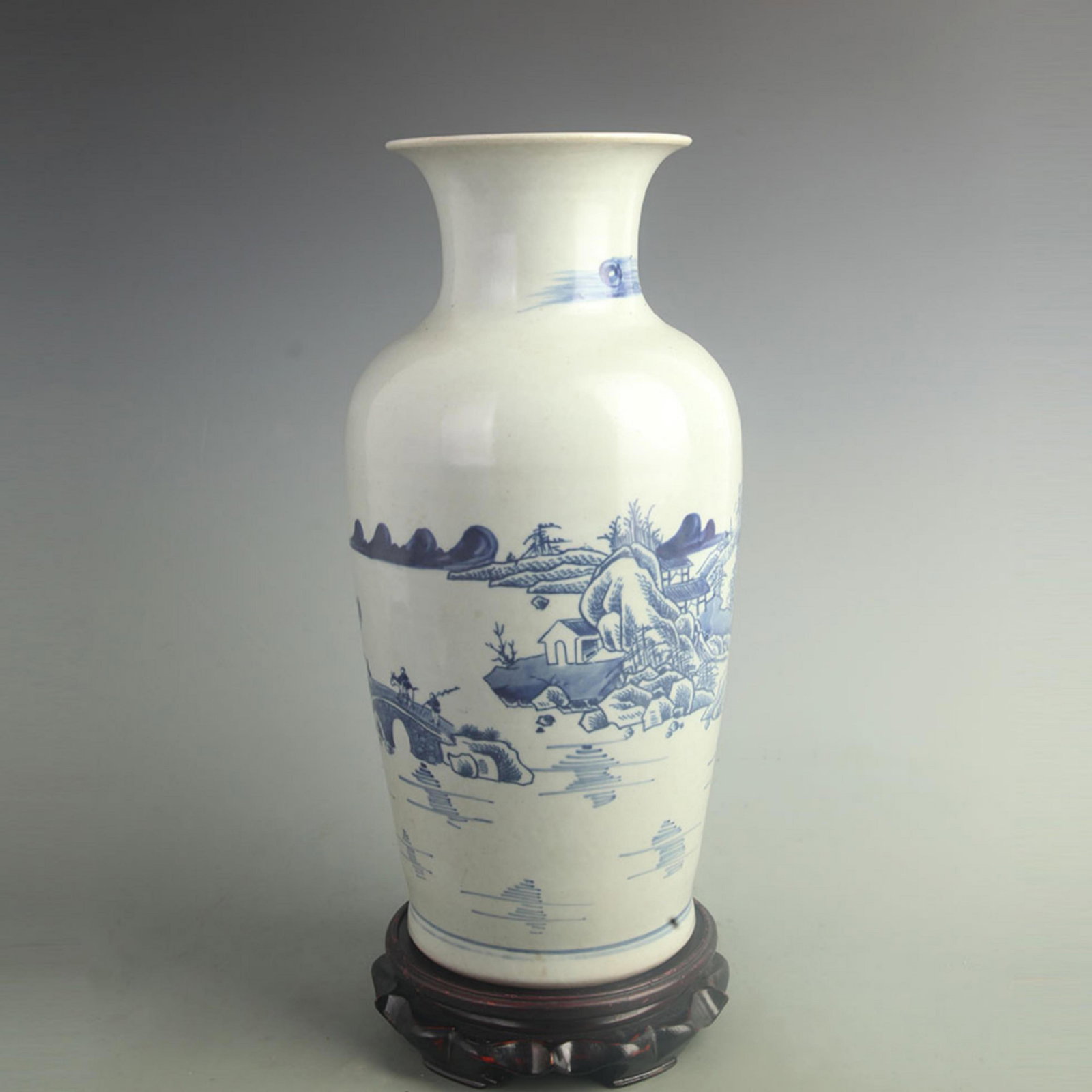BLUE AND WHITE LANDSCAPING PATTERN VASE - 4