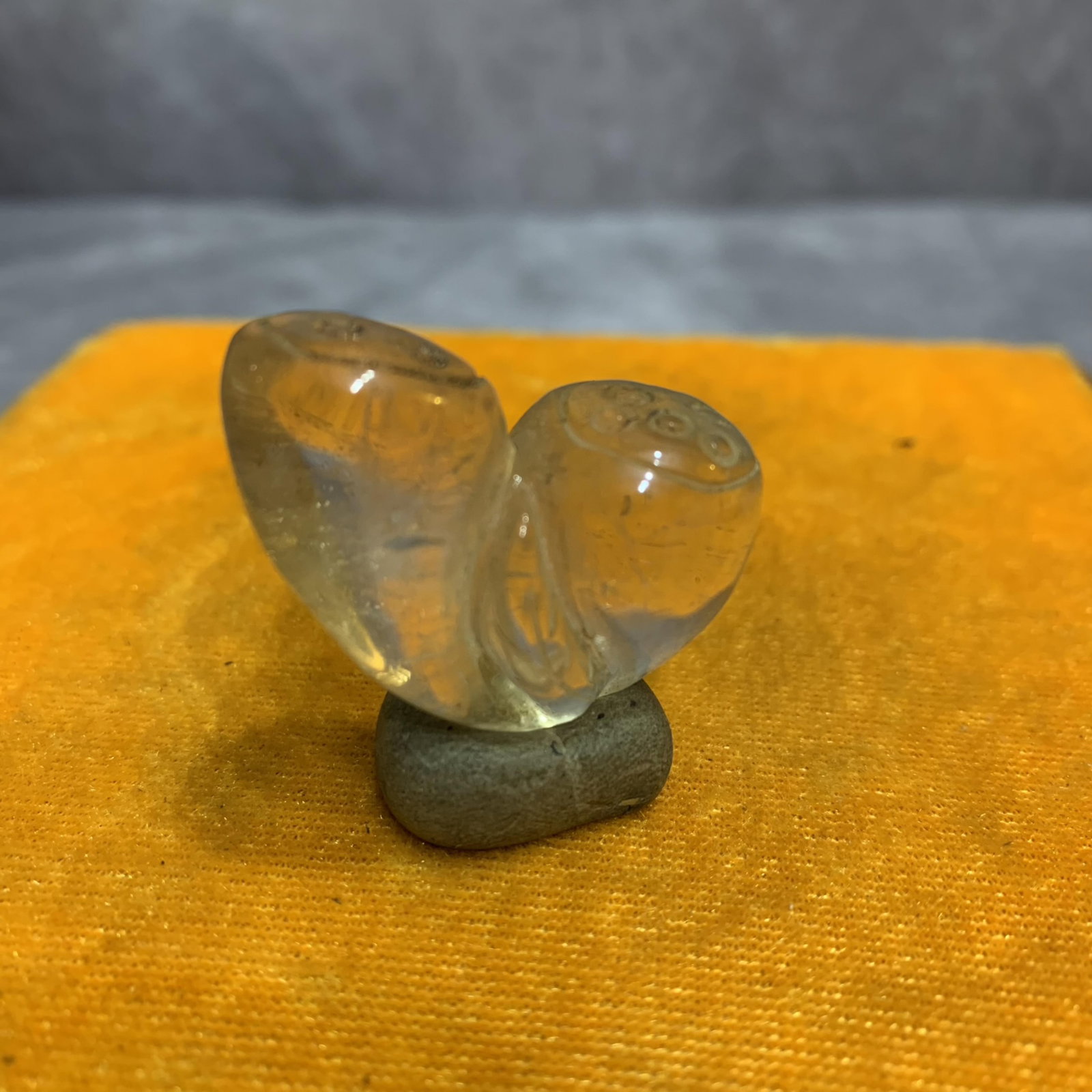 A FINE SMALL CRYSTAL MADE LOTUS ROOT FIGURE: Modern; Long: 1.3 inch; Width: 0.6 inch; High: 1.0 inch. Wooden base for display only