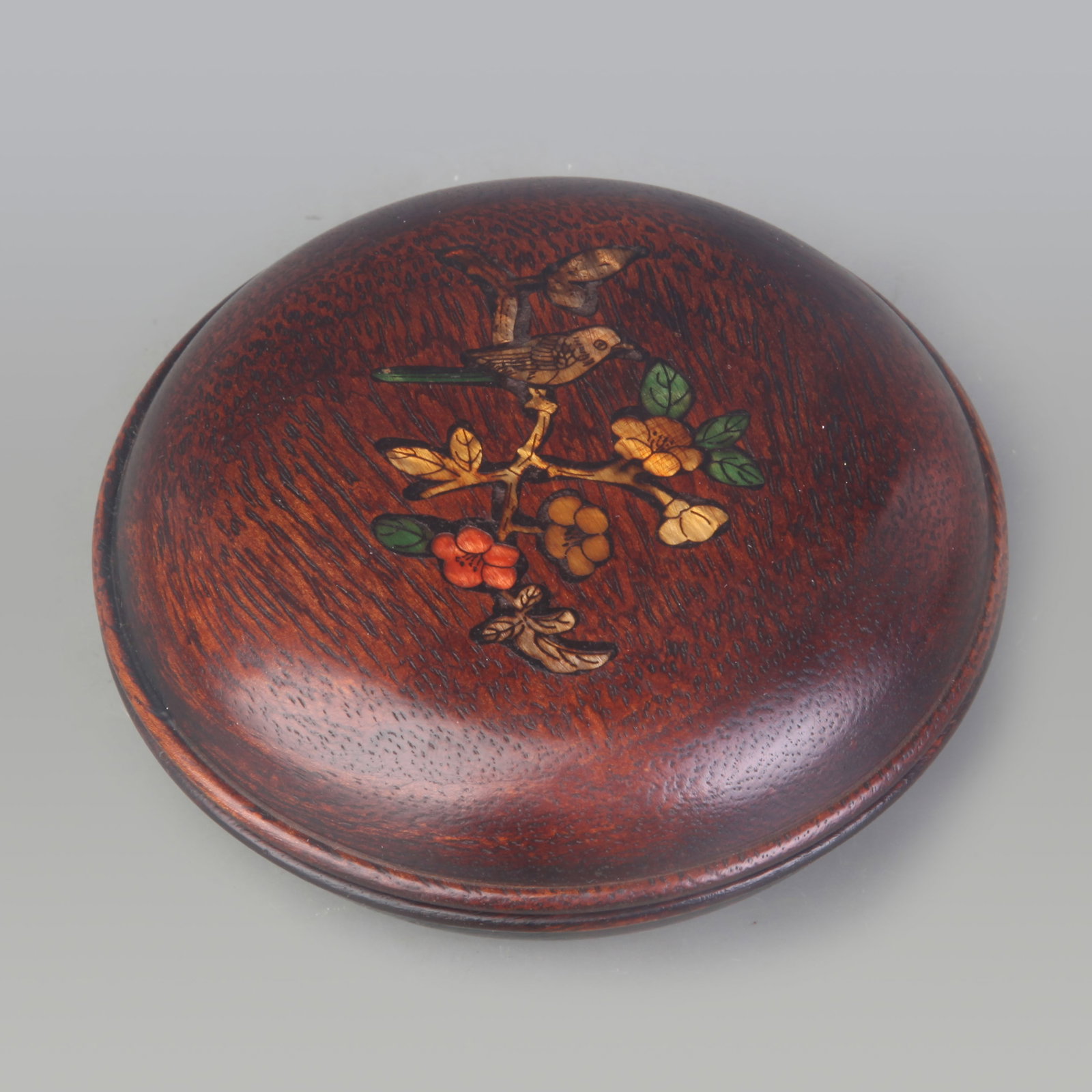 ROSEWOOD INLAID WITH SHELLAC INK PASTE BOX: Qing Dynasty; Diameter: 3.8 inch; High: 1.6 inch. Wooden base for display only