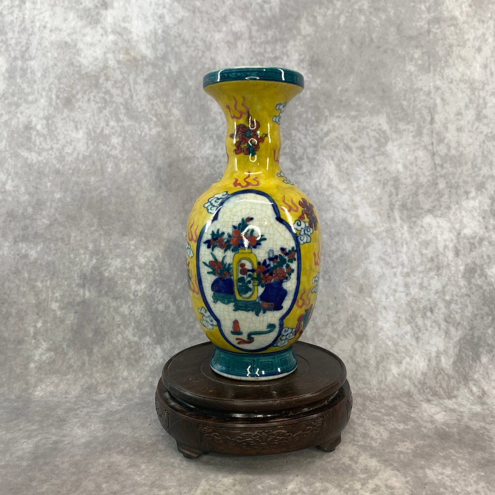 FAMILLE ROSE YELLOW-GROUND "BOGU" GARLIC-HEAD VASE