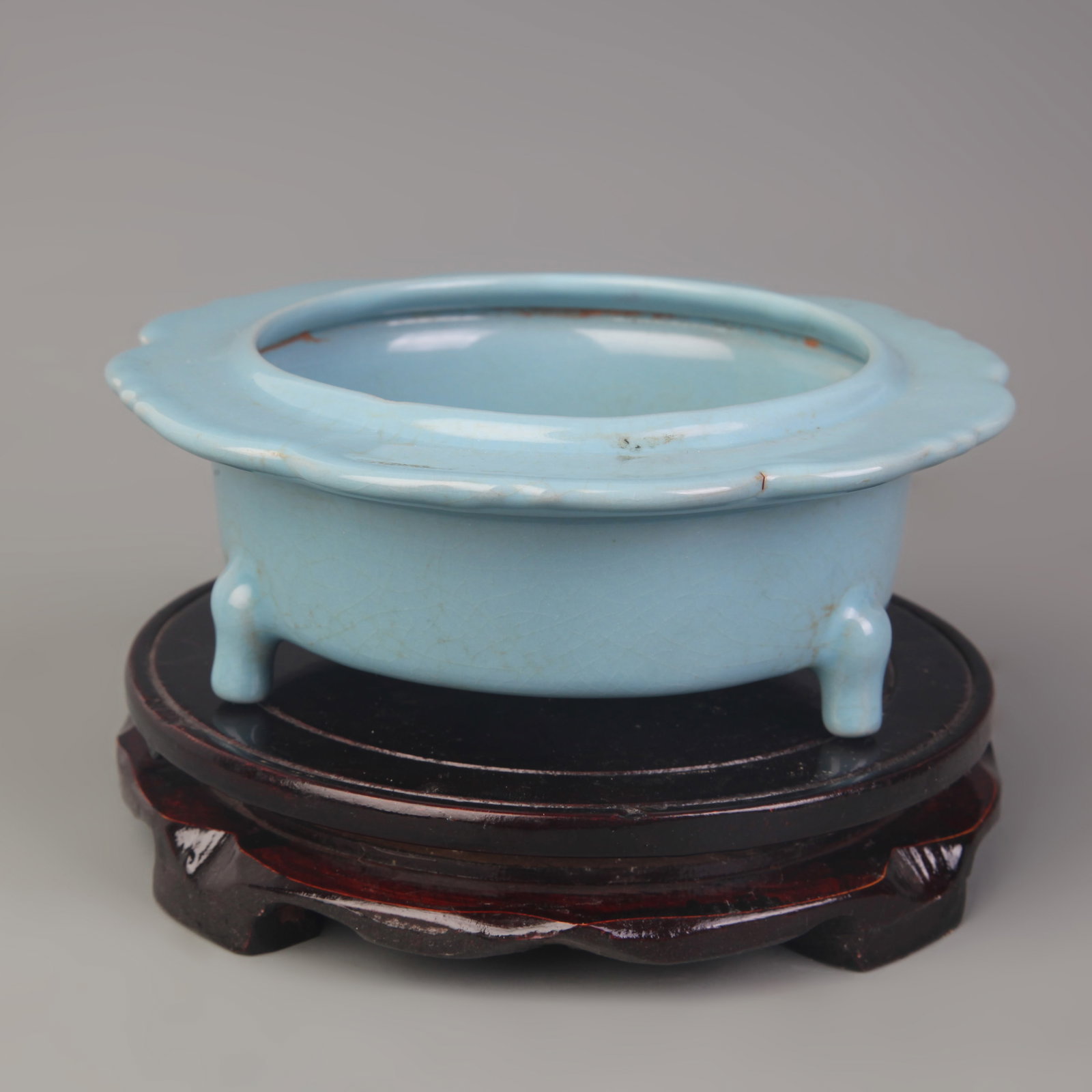 A FINE RU KILN SKY-BLUE-GLAZED TRIPOD CENSER