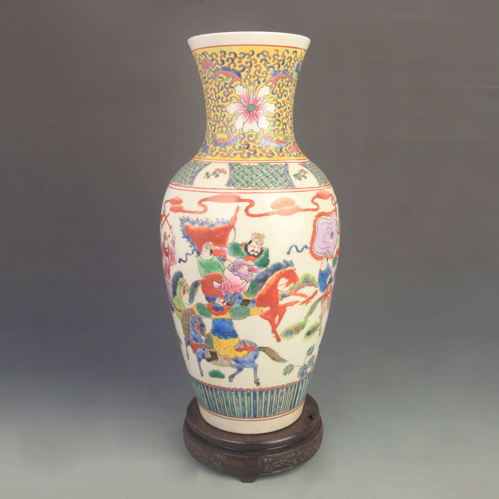 FAMILLE ROSE PORCELAIN VASE WITH FIGURAL DECORATION: Qing Dynasty Kang Xi Period; High: 17.0 inch; Diameter: 6.80 inch; . Wooden base for display only