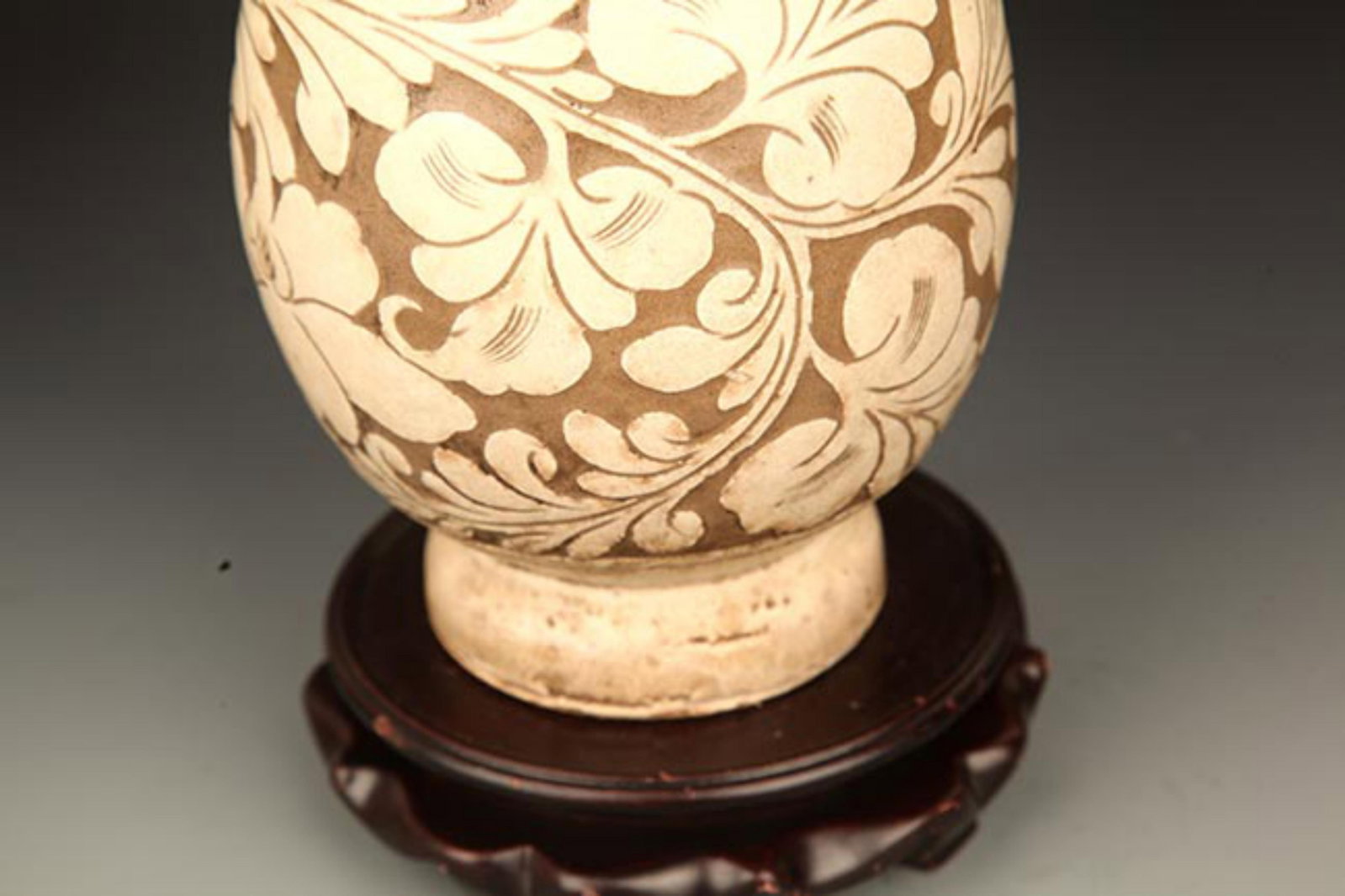 A FINE FLOWER CARVING "CI ZHOU YAO" PORCELAIN BOTTLE: Song Dynasty Style; High: 10.25 inch; Diameter: 3.25 inch; . Wooden base for display only