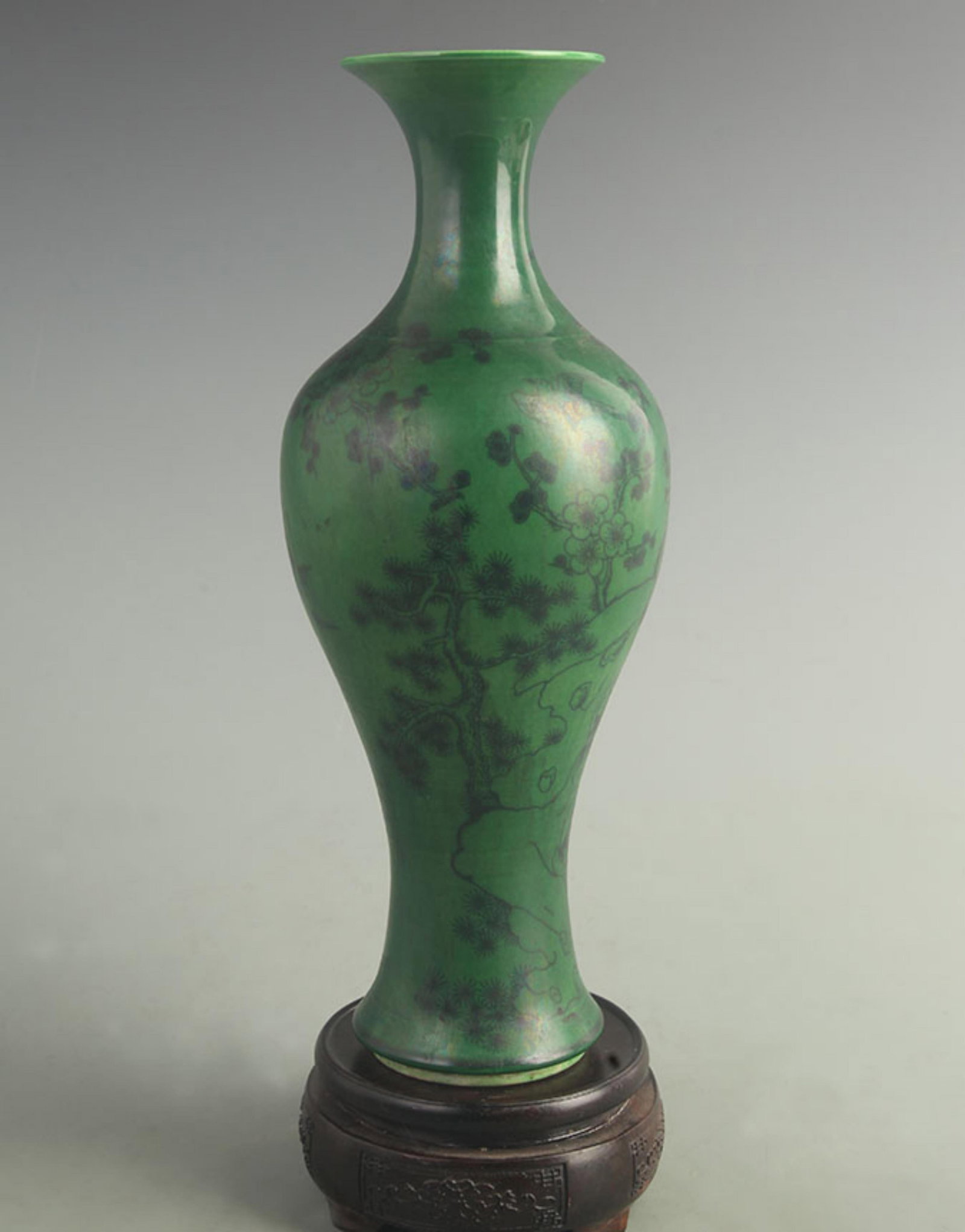 GREEN GROUND WILLOW LEAF PATTERN PORCELAIN VASE - 4