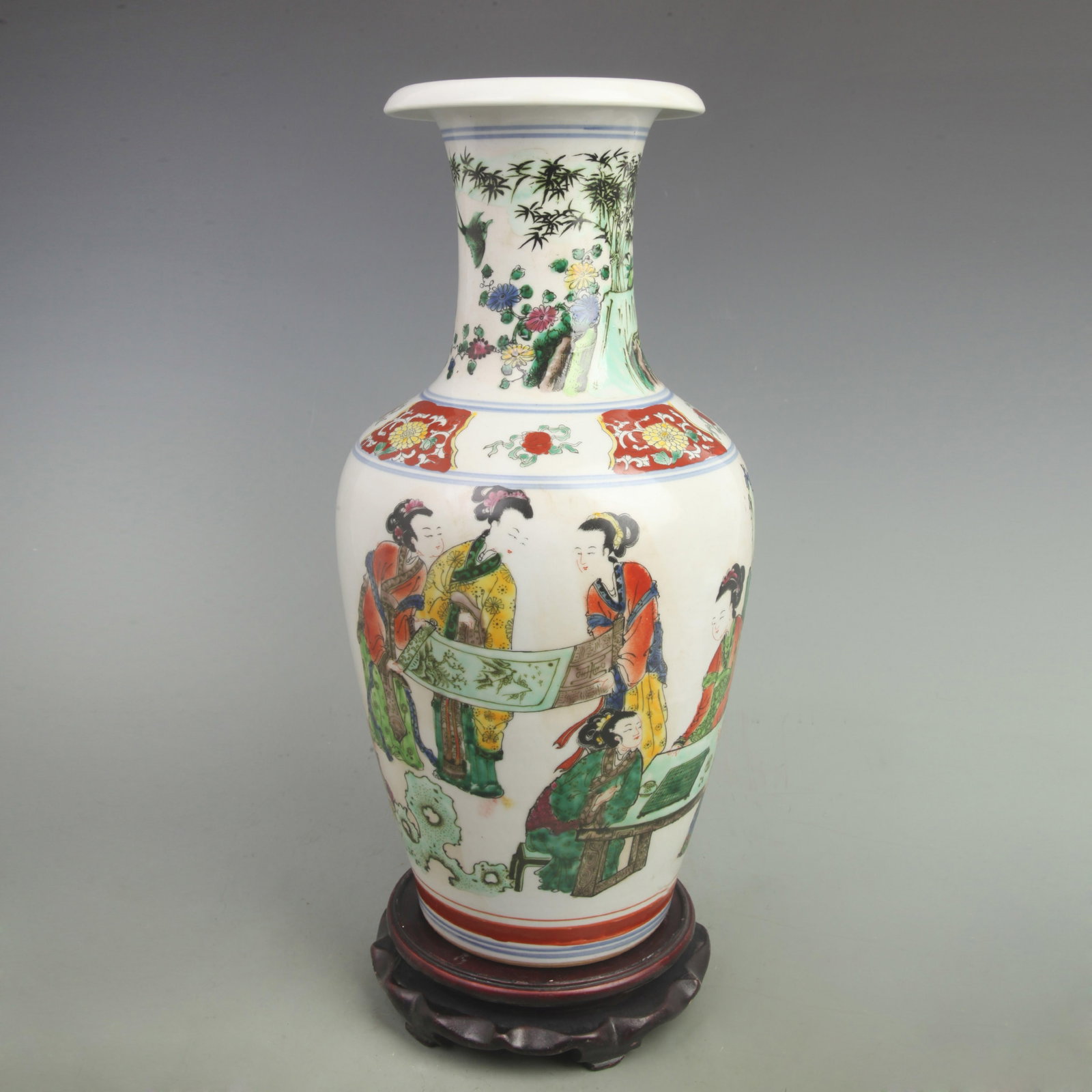 FAMILLE ROSE GROUND CHARACTER PATTERN PORCELAIN VASE