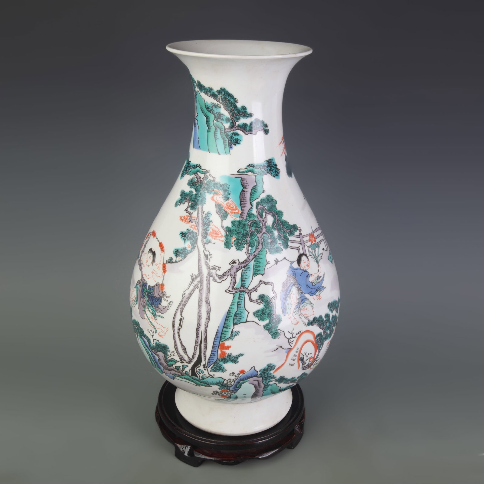 FINE FAMILLE ROSE CHARACTER PATTERN YU HU CHUN PORCELAIN VASE: Qing Dynasty Kangxi Period: High: 15.5 inch; Diameter: 5.5 inch; . Wooden base for display only