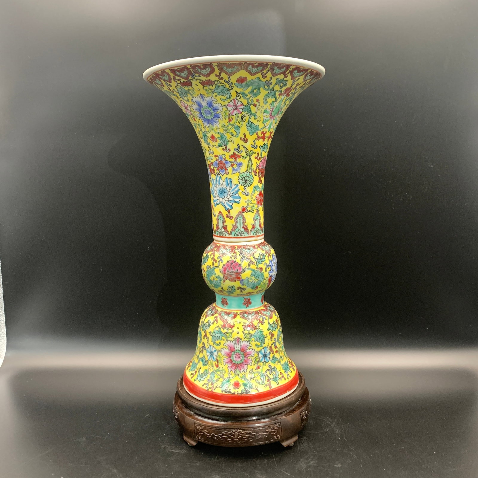 FAMILLE ROSE ARCHAISTIC GU-SHAPED TRUMPET PORCELAIN VASE