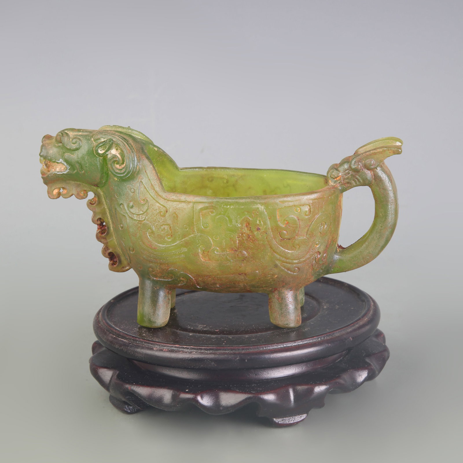 A FINE OLD CRYSTAL MADE ANIMAL FIGURE CUP: Han Dynasty Style; Long: 6.0 inch; Width: 2.2 inch; High: 3.1 inch. Wooden base for display only