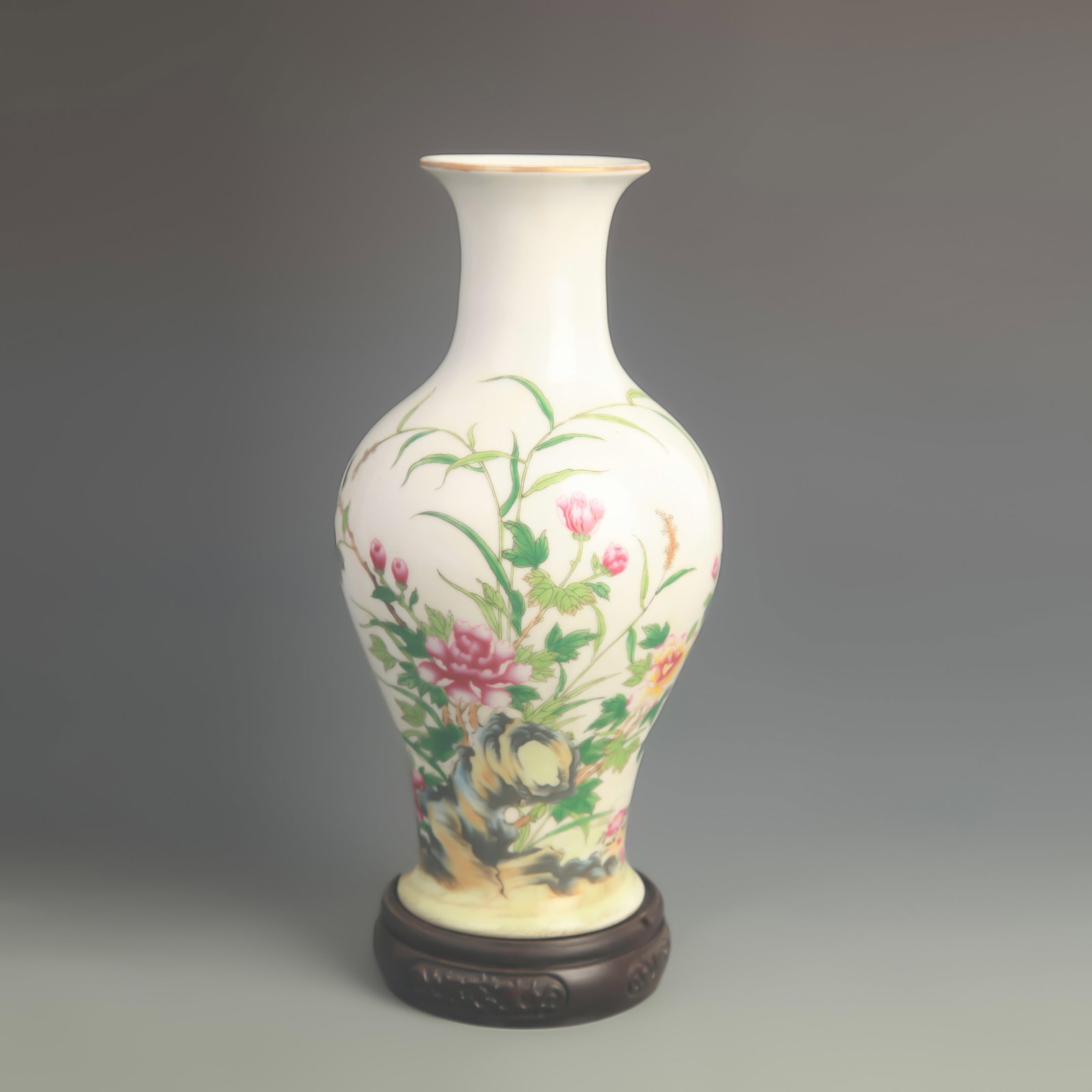 ENAMEL GUANYIN PATTERN PORCELAIN VASE WITH FLOWER AND BIRD PATTERNS