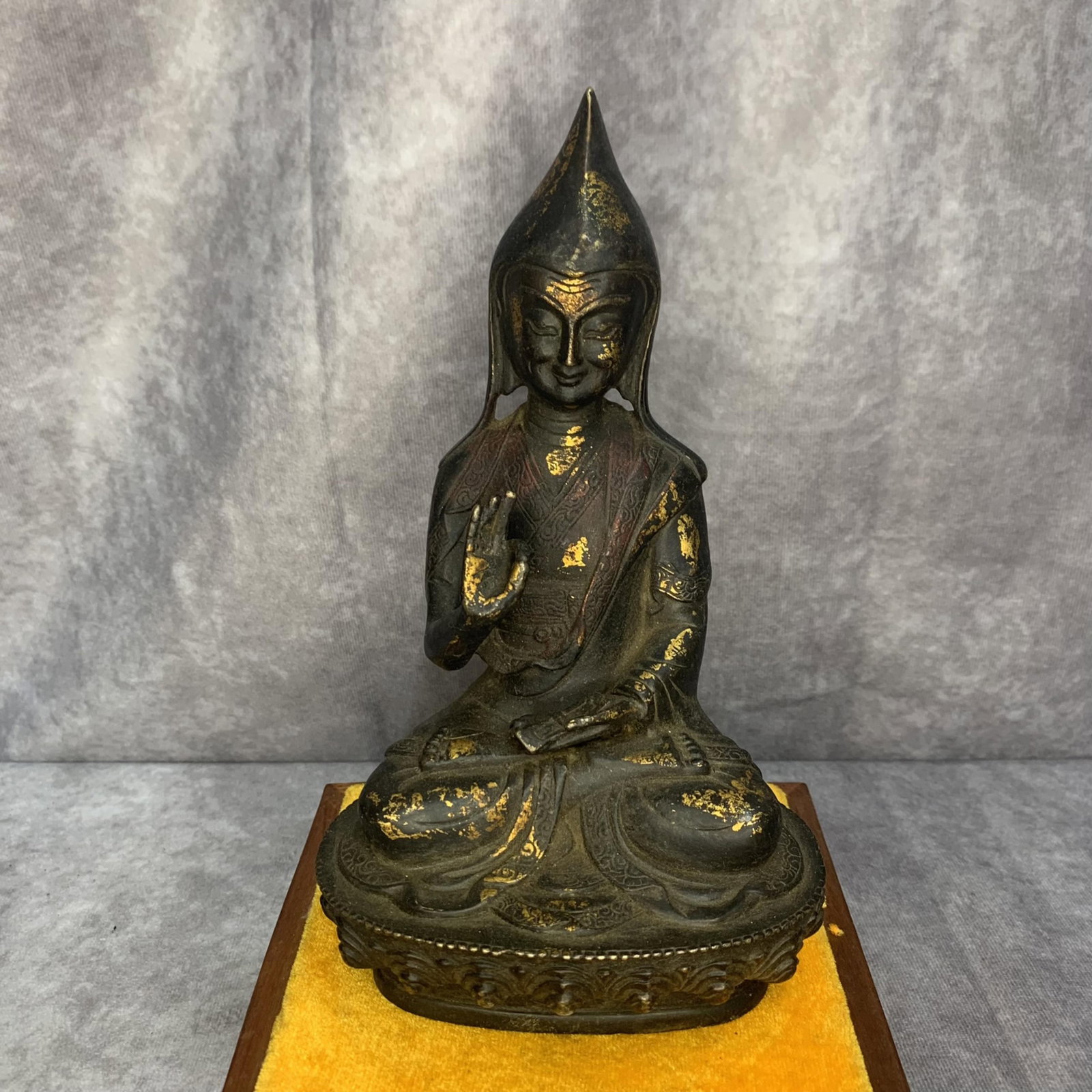 TIBET TIBETAN BRONZE JE TSONGKHAPA BUDDHA STATUE: Qing Dynasty; High: 8.5 inch; Width: 5.1 inch; Long: 3.6 inch; . Wooden base for display only
