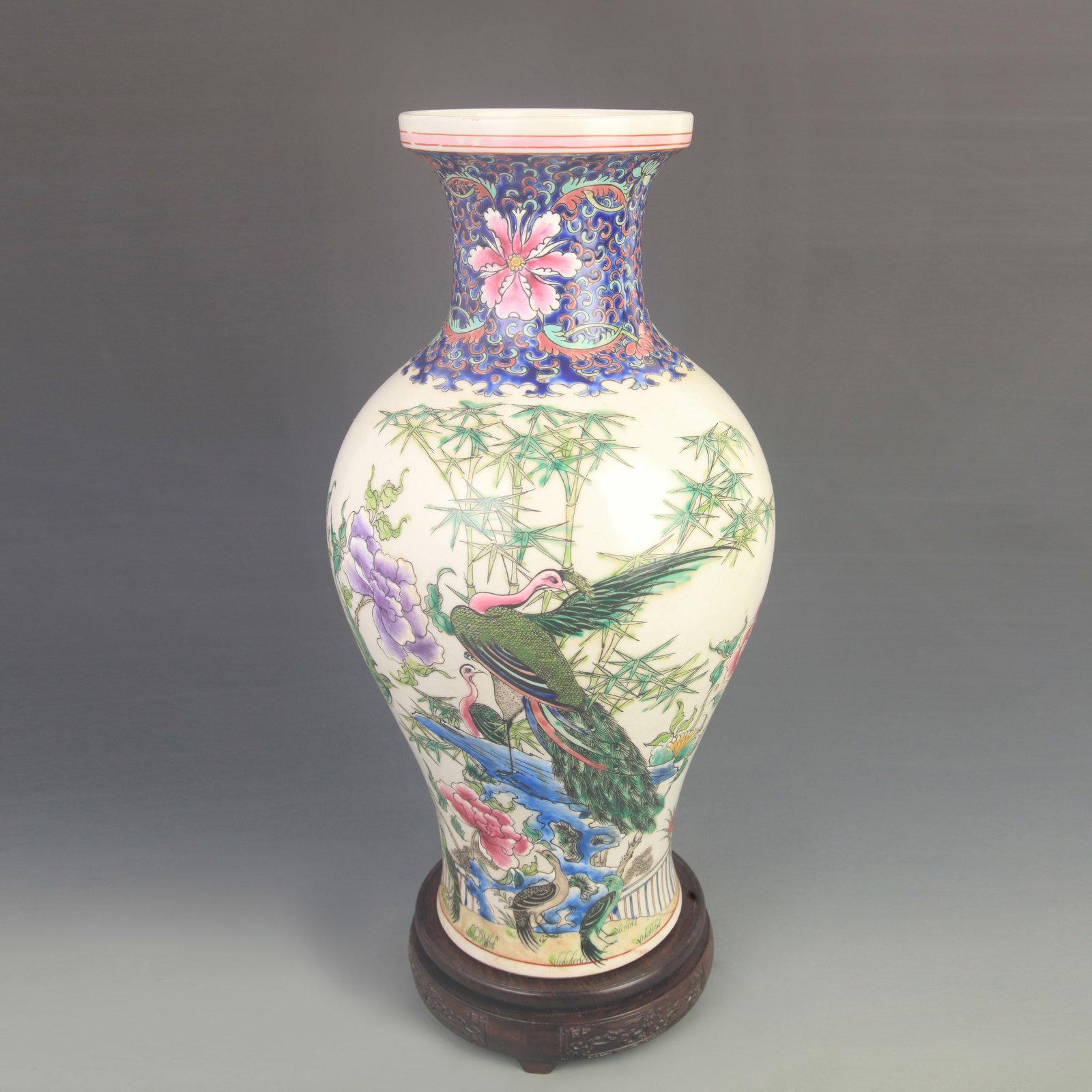 A FINE FAMILLE ROSE PHOENIX FLOWER PORCELAIN VASE: Qing Dynasty Kang Xi Period; High: 16.1 inch; Diameter: 8.00 inch. Wooden base for display only