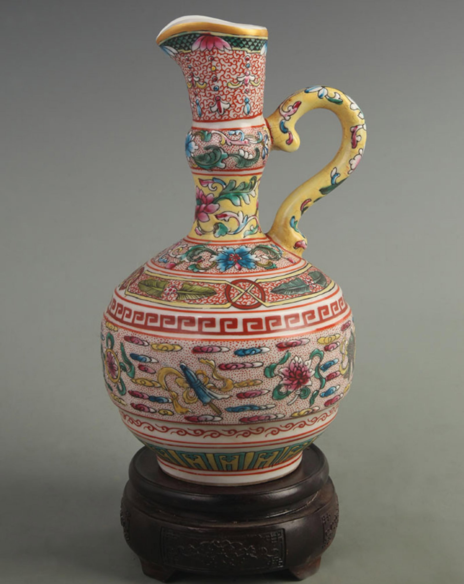 A FINE FAMILLE CLOISONNE ENAMEL PORCELAIN EWER