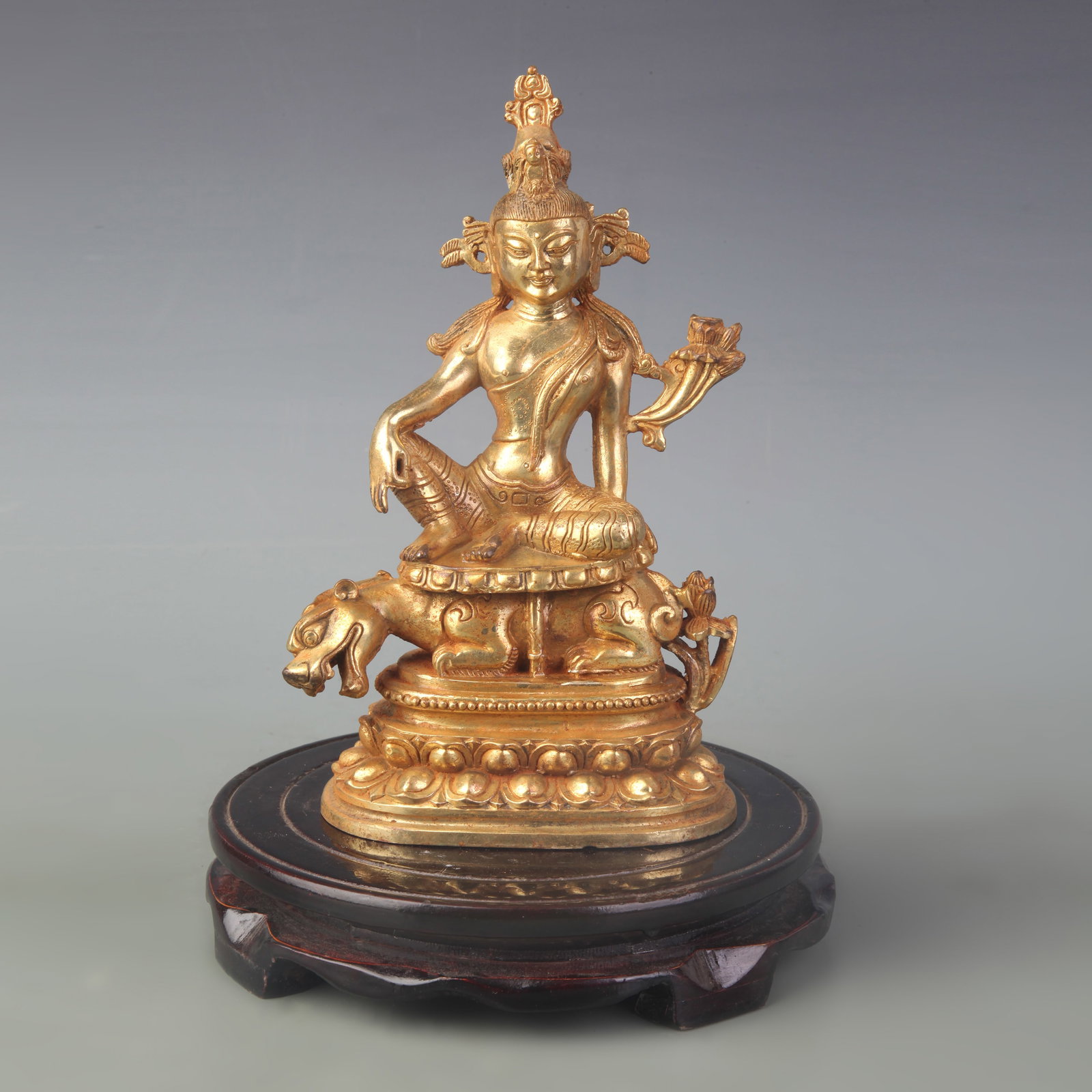 A FINE BRONZE GUANYIN IN ROYAL EASE POSE