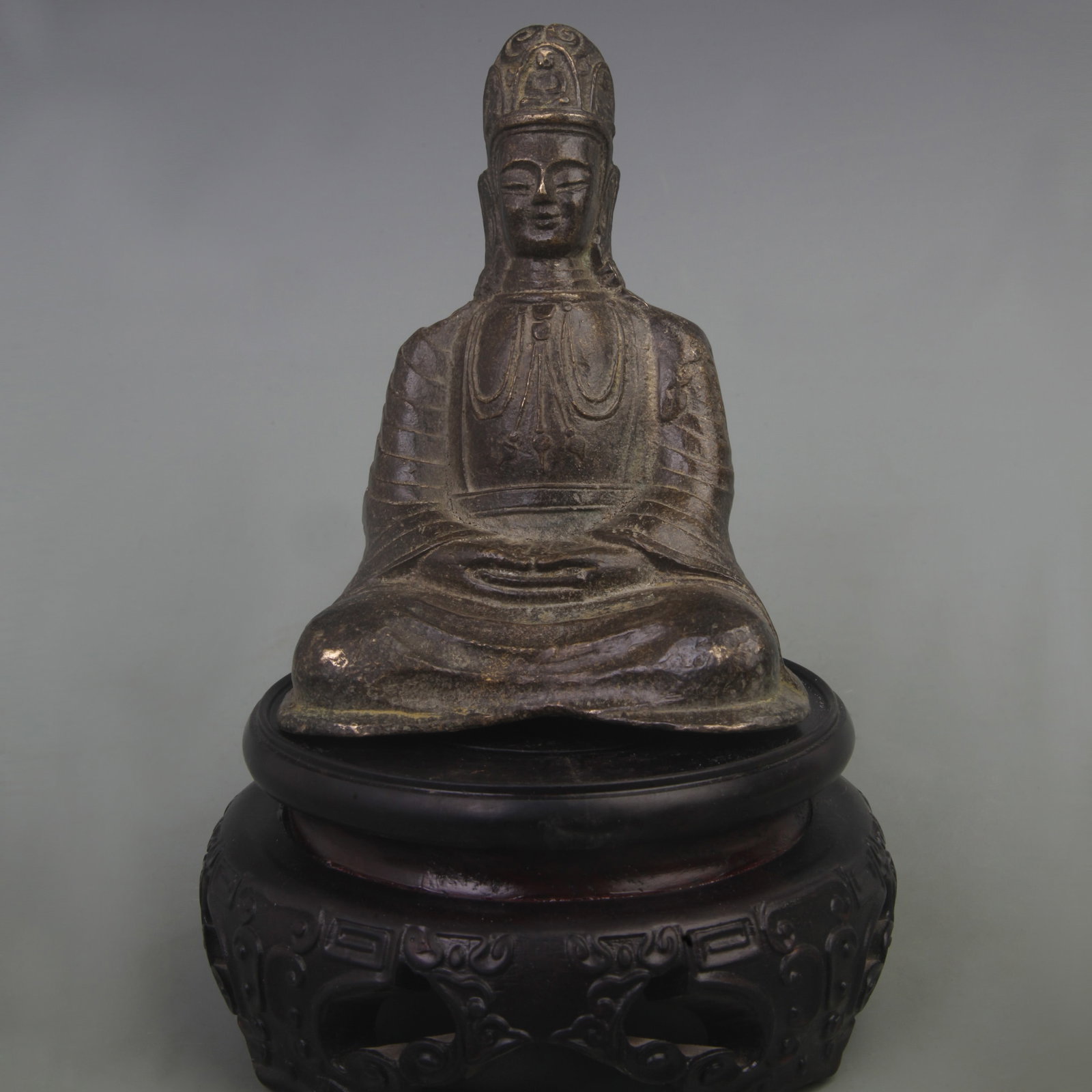 A FINE BRONZE GUAN YIN STATUE: 18th Century; High: 6.3 inch; Width: 4.2 inch; . Wooden base for display only