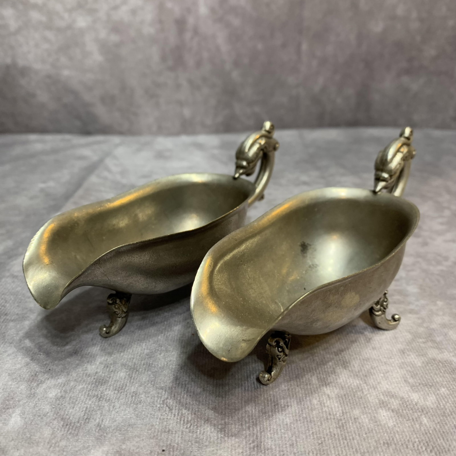 A PAIR OF FINELY CARVED WHITE BRONZE WINE CUPS: Modern; Long: 5.5 inch; Width: 2.1 inch; High: 1.9 inch; Long: 5.5 inch; Width: 2.1 inch; High: 1.9 inch;. Wooden base for display only