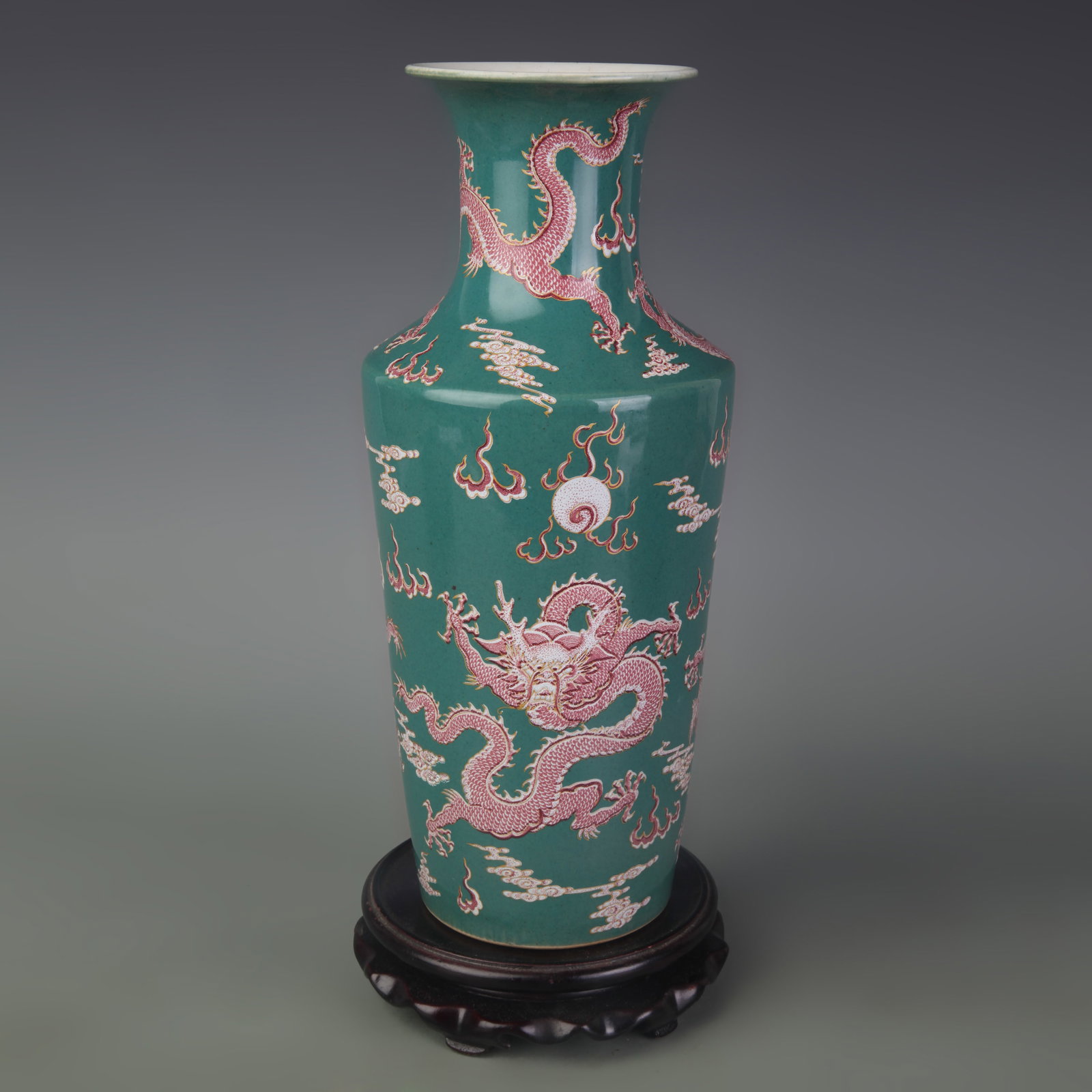 A FAMILLE ROSE GREEN-GROUND DISPLAY VASE