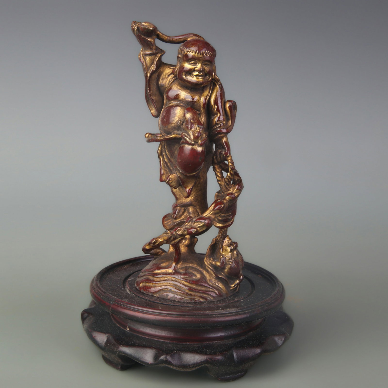 A GILT BRONZE ELDERLY SCHOLAR FIGURE
