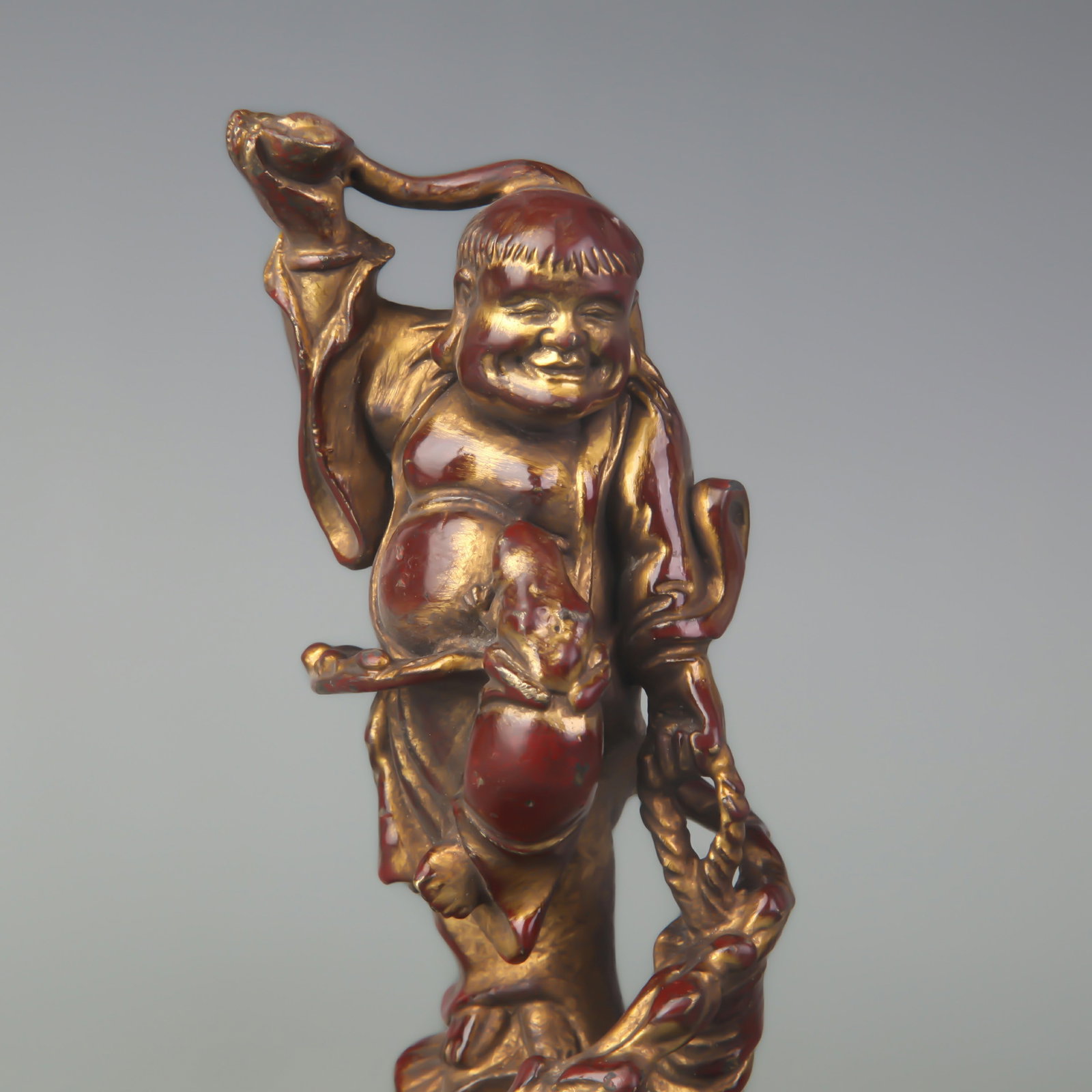 A GILT BRONZE ELDERLY SCHOLAR FIGURE - 2