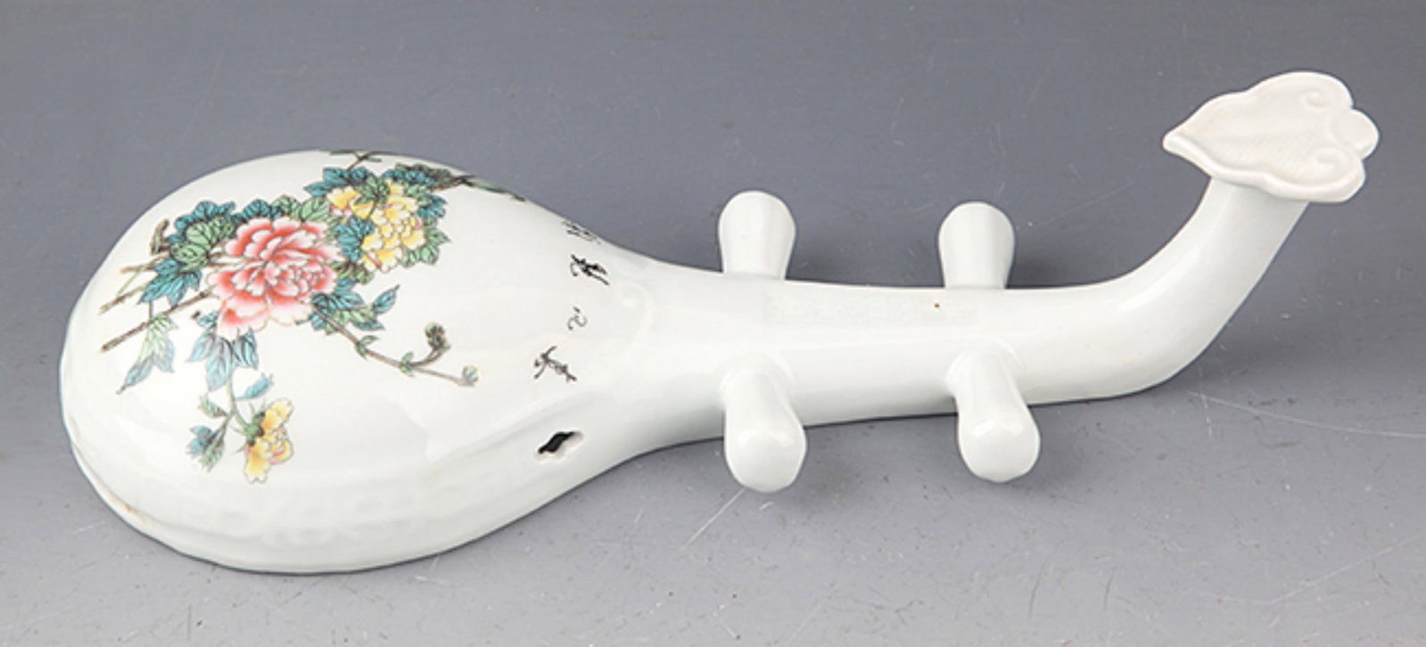 A FINE PORCELAIN LUTE PATTERN FIGURE: Republic Period; Long: 11.5 inch; Width: 4.25 inch; . Wooden base for display only