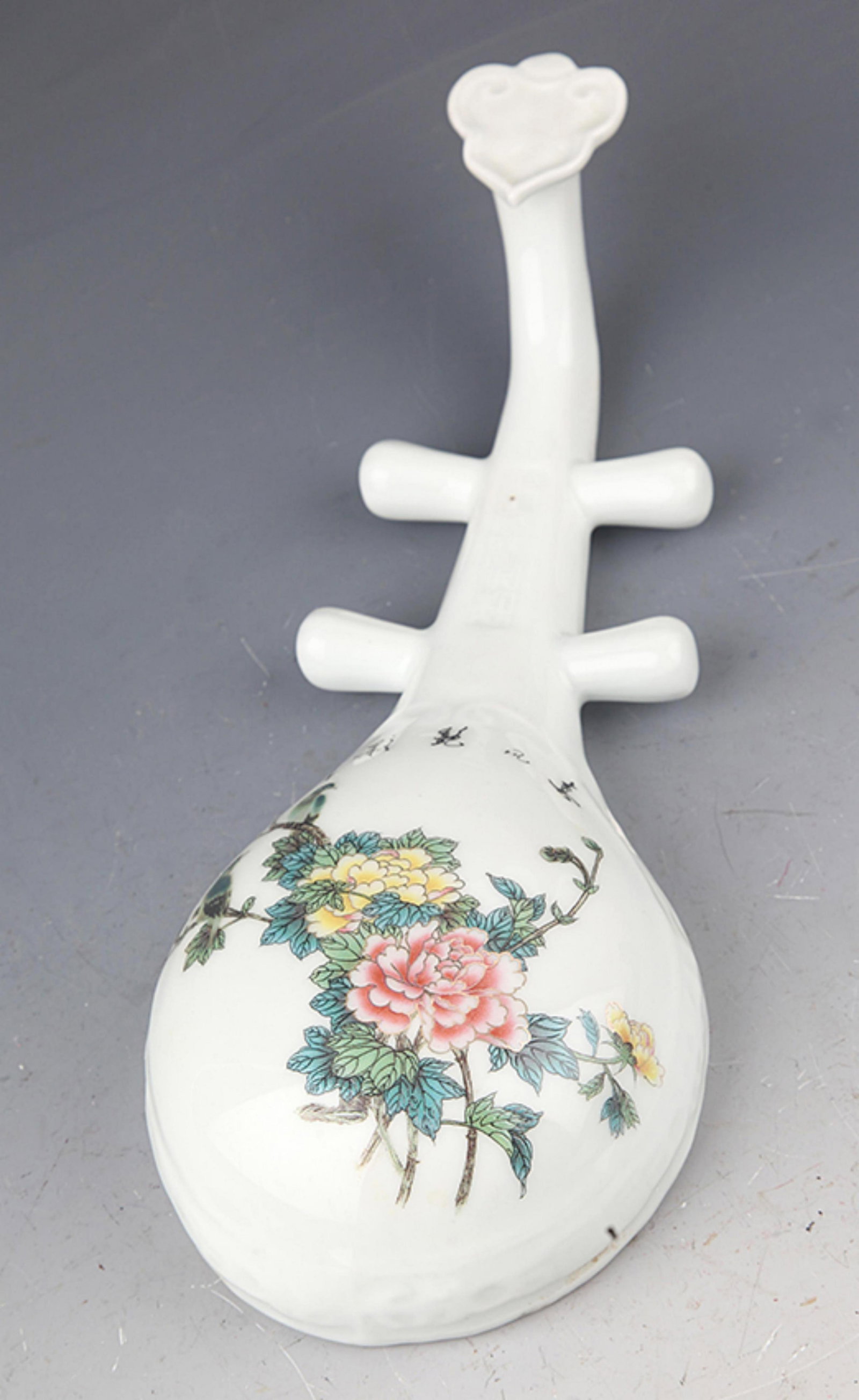 A FINE PORCELAIN LUTE PATTERN FIGURE - 2