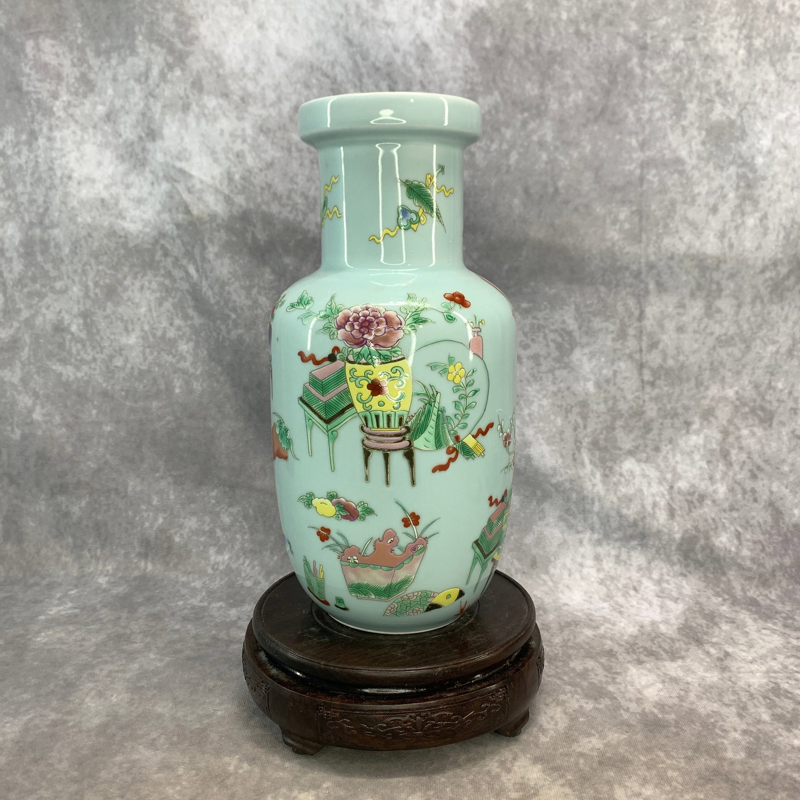 BLUE AND WHITE GU-FORM "PHOENIX AND PEONY" BEAKER VASE