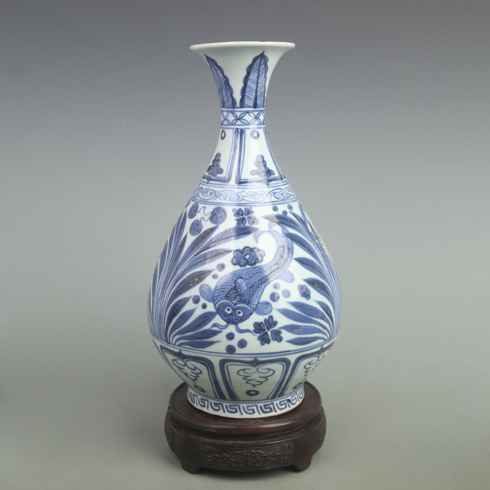 BLUE AND WHITE FISH AND WATER PLANT "YUHUCHUN" VASE