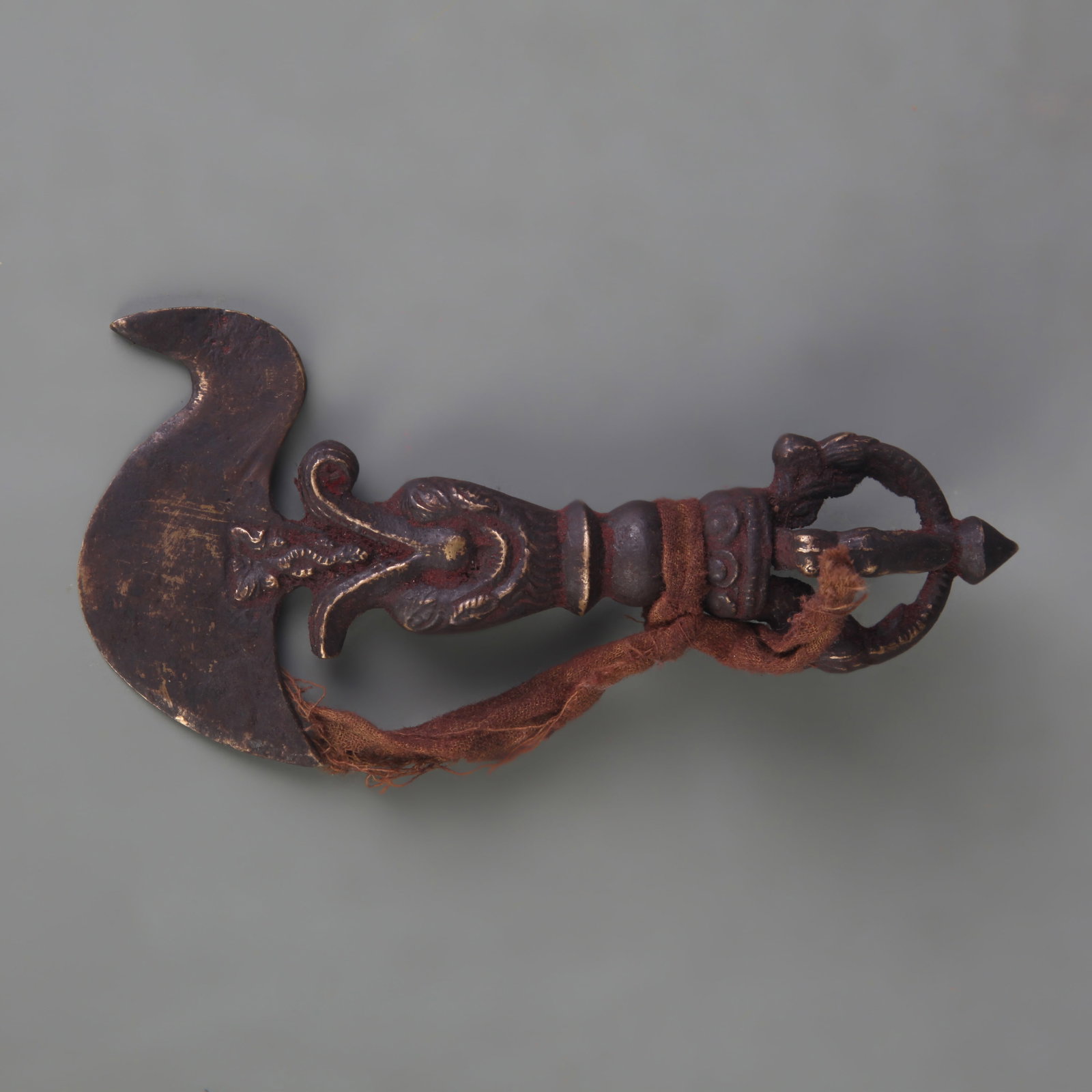 TIBETAN BUDDHIST RITUAL IMPLEMENTS: VAJRA