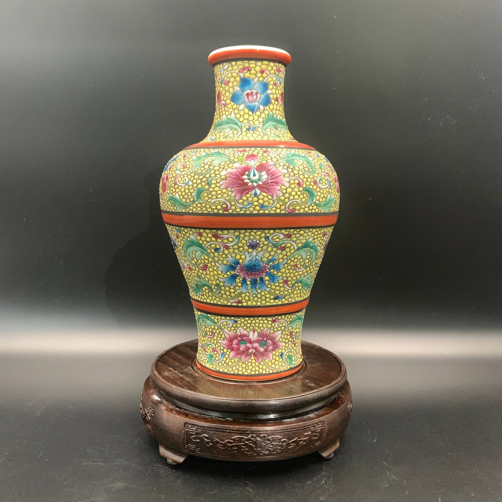 YELLOW-GROUND "DAYAZHAI" STYLE FLORAL PORCELAIN VASE