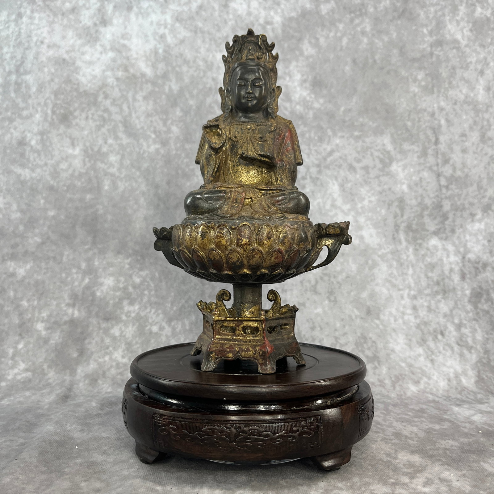 GILT-BRONZE STATUE OF A SEATED BODHISATTVA
